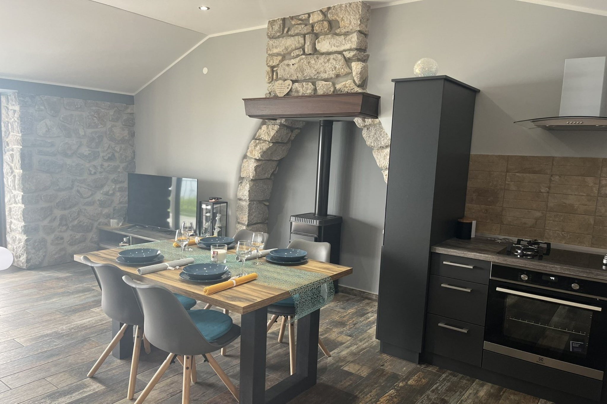 Splendid Holiday Home with Panoramic Sea Views Moscenicka Draga - Two Bedroom Holiday Home-Dining room