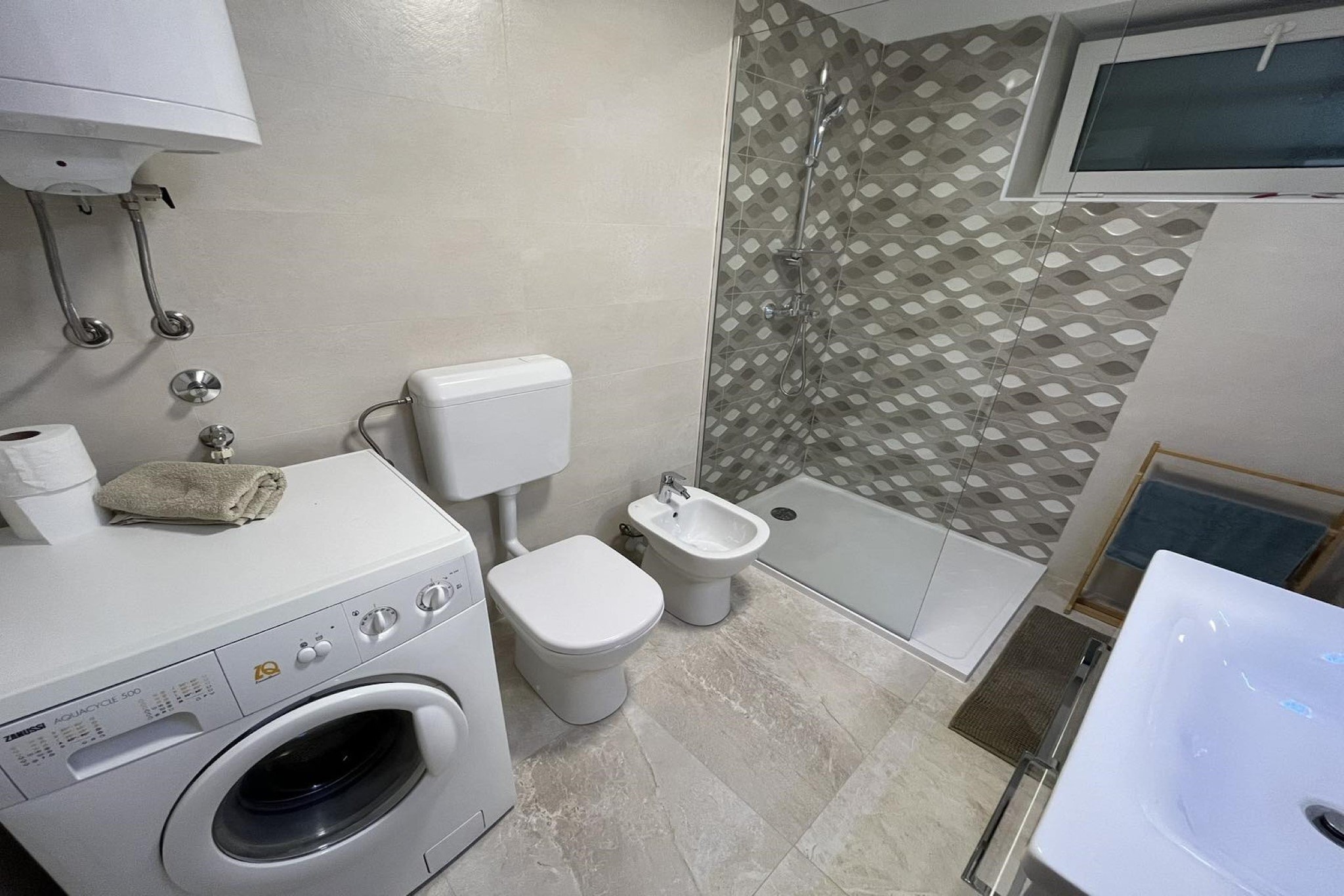 Elegant Lovran Apartment with Garden - Two Bedroom Apartment-Bathroom