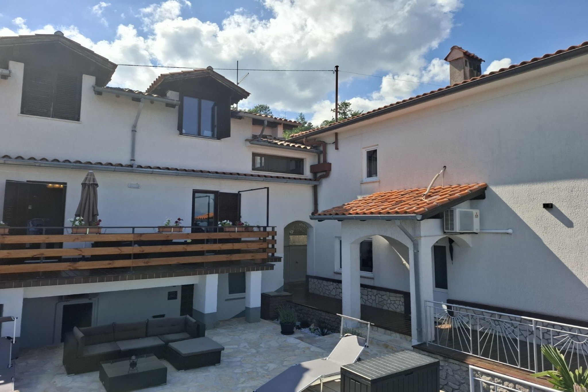 Cozy Lovran Apartment with Private Pool and Sea View - One Bedroom Apartment-Außenbereich