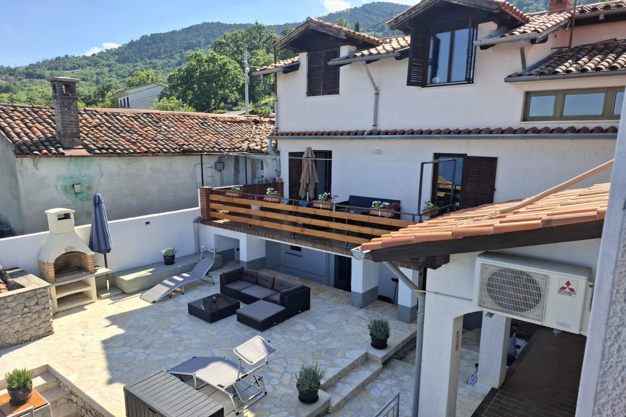 Cozy Lovran Apartment with Private Pool and Sea View - One Bedroom Apartment-Außenbereich