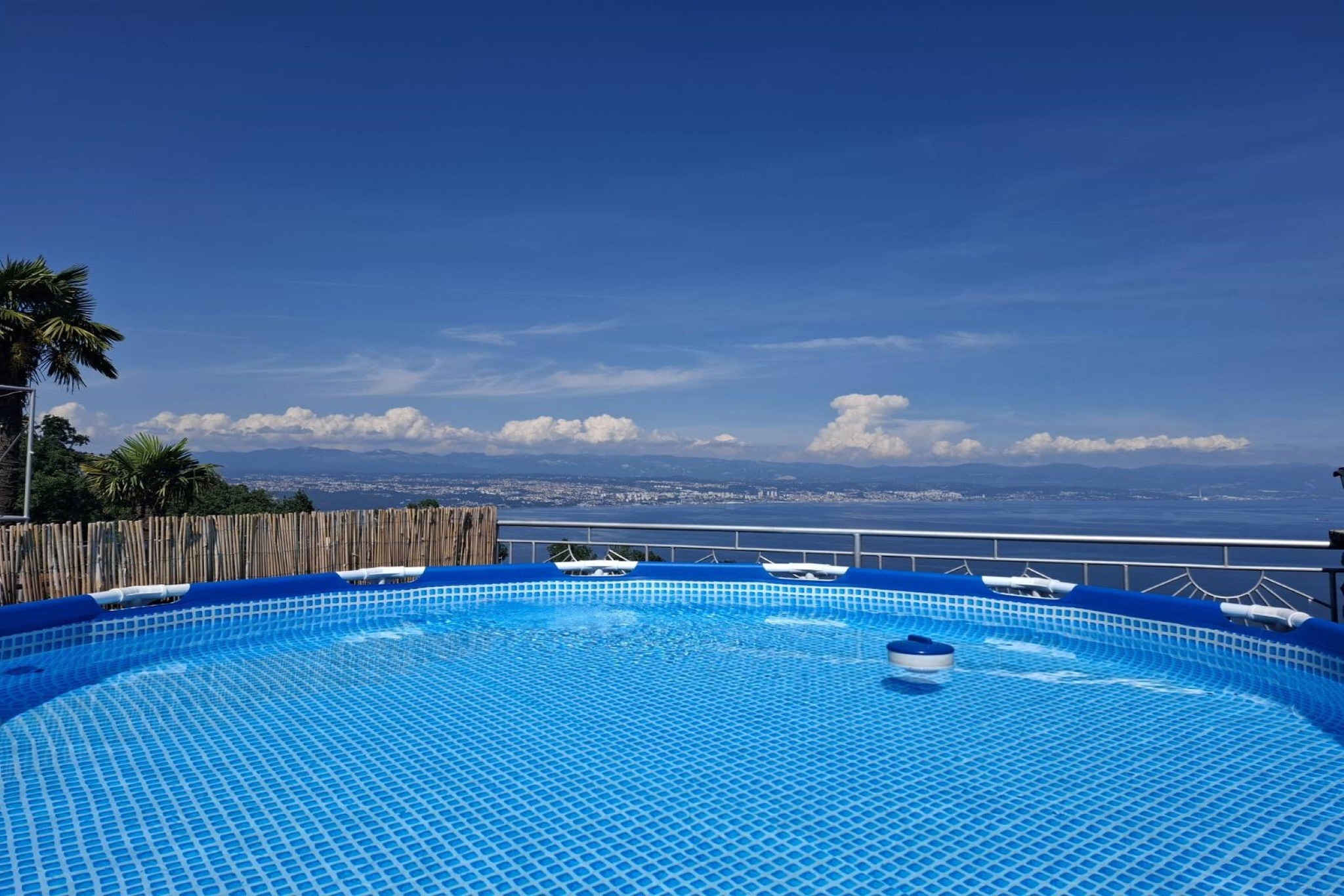 Cozy Lovran Apartment with Private Pool and Sea View - One Bedroom Apartment-Schwimmbad