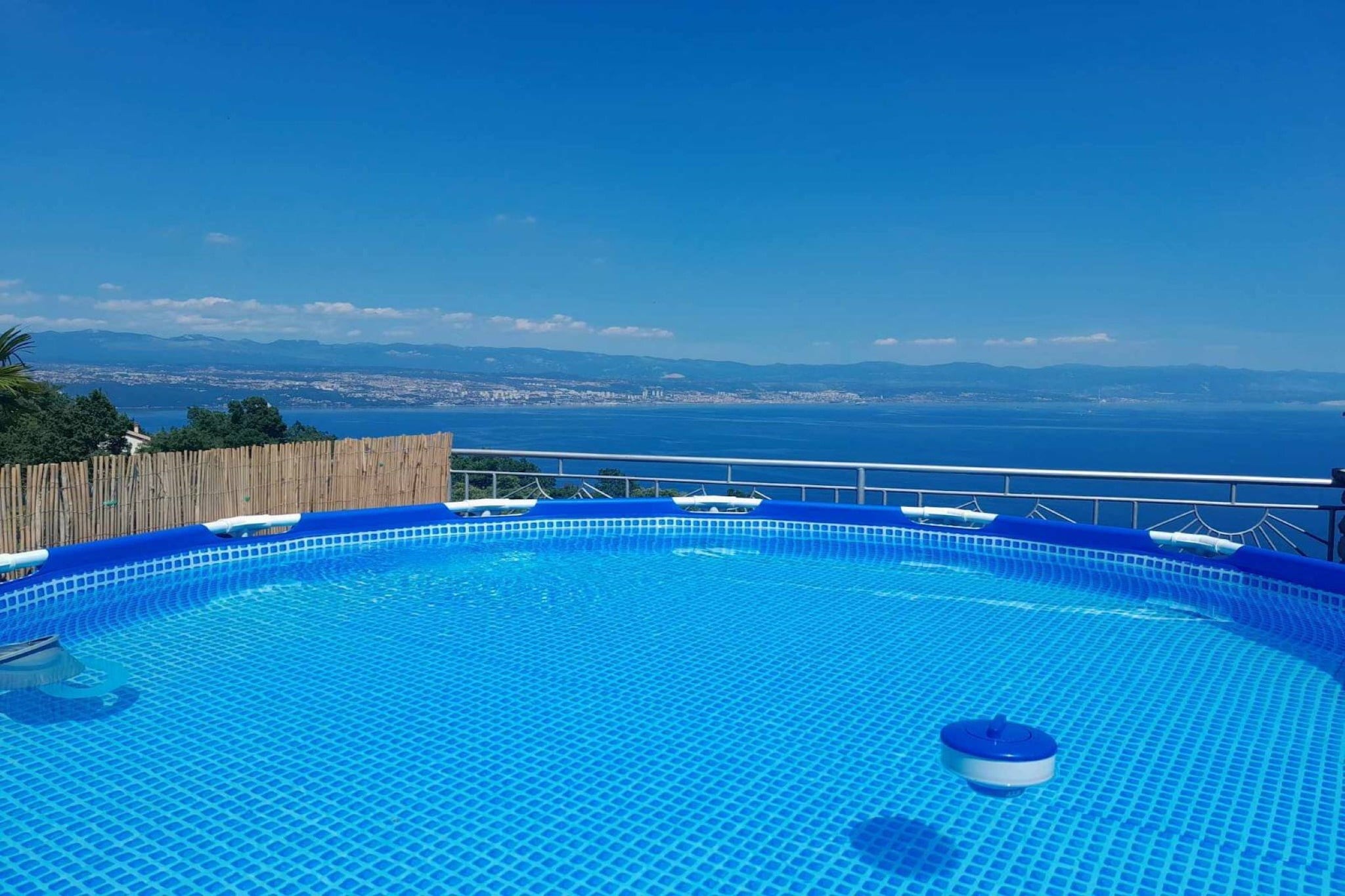 Cozy Lovran Apartment with Private Pool and Sea View - One Bedroom Apartment-Schwimmbad