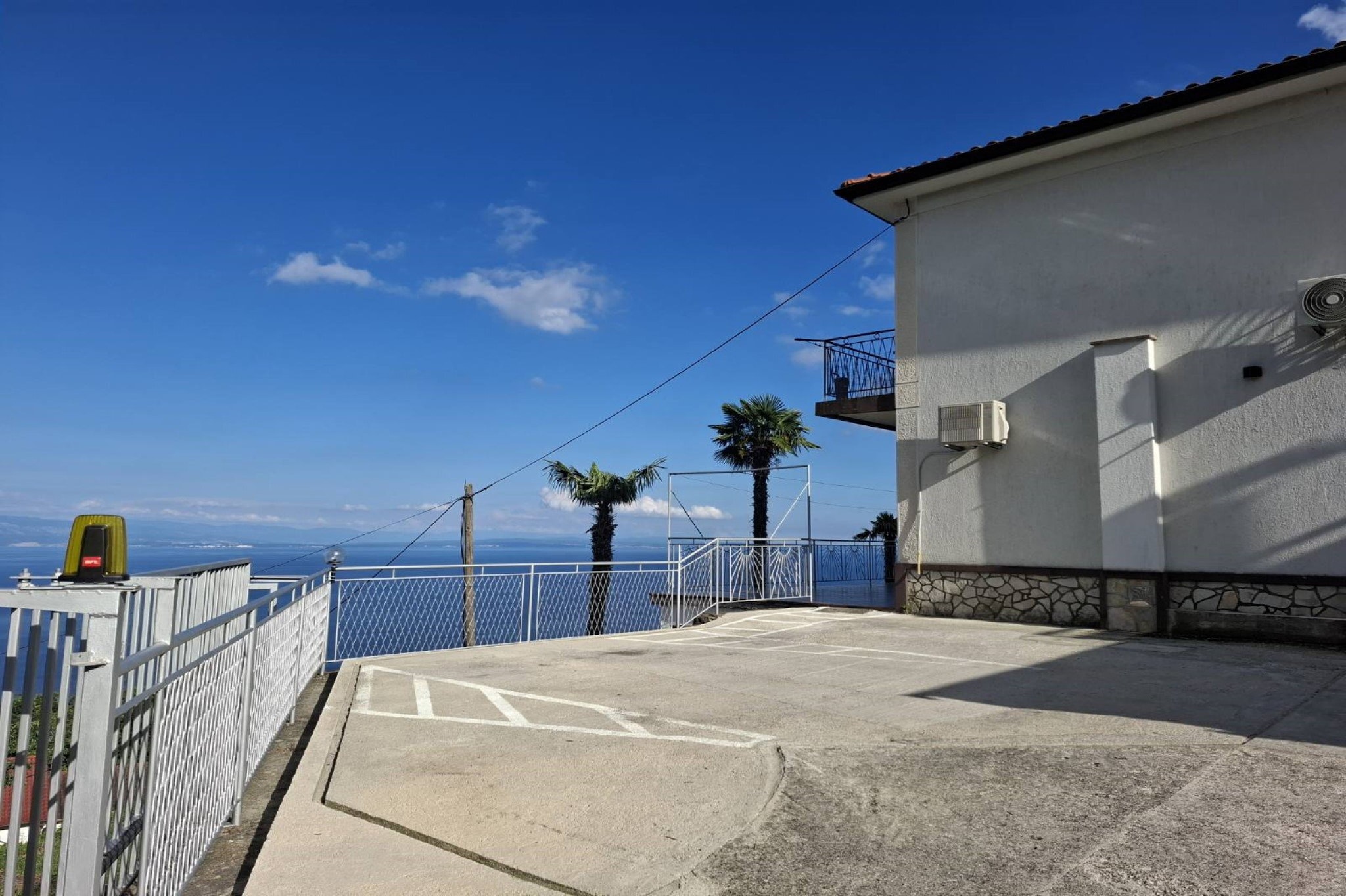 Cozy Lovran Apartment with Private Pool and Sea View - One Bedroom Apartment-Terrasse