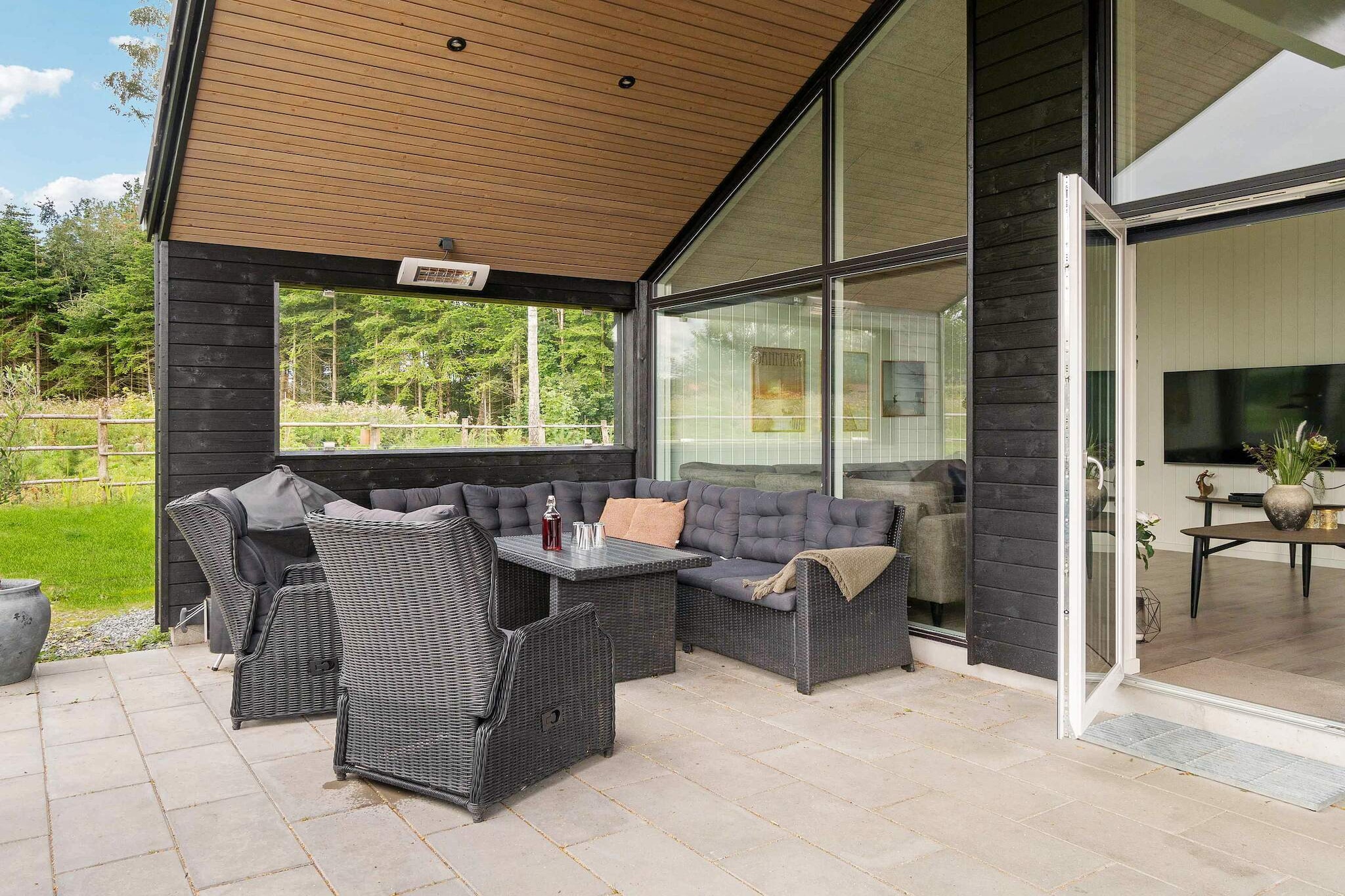 Luxurious pool house with wellness and activitiesImagine starting the day with a refreshing dip in the pool, followed by a quiet morning coffee on the terrace as the sun rises over the garden. In this exclusive pool house close to Hornbæk and Gilleleje, a vacation filled with luxury, relaxation, and unforgettable experiences awaits. Wellness and relaxationAfter a day of activities, sink into the warm, bubbling outdoor hot tub under the starry sky. Enjoy a refreshing experience in the cold water tub before enjoying the warmth of the sauna with panoramic views of the garden. Pool and exerciseChildren can have fun in the pool with a water slide and counter-current system, while fitness enthusiasts can test their strength in the outdoor training area – perfect for both strength and cardio training. The garden is a paradise for the little ones with a trampoline, sandpit, and play tower.The gathering place When evening falls, gather in the cozy lounge. Here, the aroma of homemade food wafts from the well-equipped kitchen, while the flames from the wood-burning stove create a warm atmosphere. After dinner, enjoy a movie on the 65 smart TV or share stories from the day's adventures. Activities for everyoneChallenge each other to a game of billiards, table tennis, table football, and darts, or dive into nostalgia with the arcade machine. PlayStation and Sonos sound system ensure the perfect sound and entertainment for everyone. Outdoor fun and dining experiencesUnder the open sky, you can cook on the charcoal grill, BonBiza campfire grill, or bake crispy pizzas in the wood-fired stone oven. Round off the evening by the campfire with twist bread, popcorn, and good conversation under the night sky. Room for the whole familyWith five double rooms and two lofts with four extra beds, there is room for both young and old guests. This pool house provides the setting for a vacation where luxury, fun, and activities come together in perfect harmony. Book your dream vacation today – before the dates are taken!