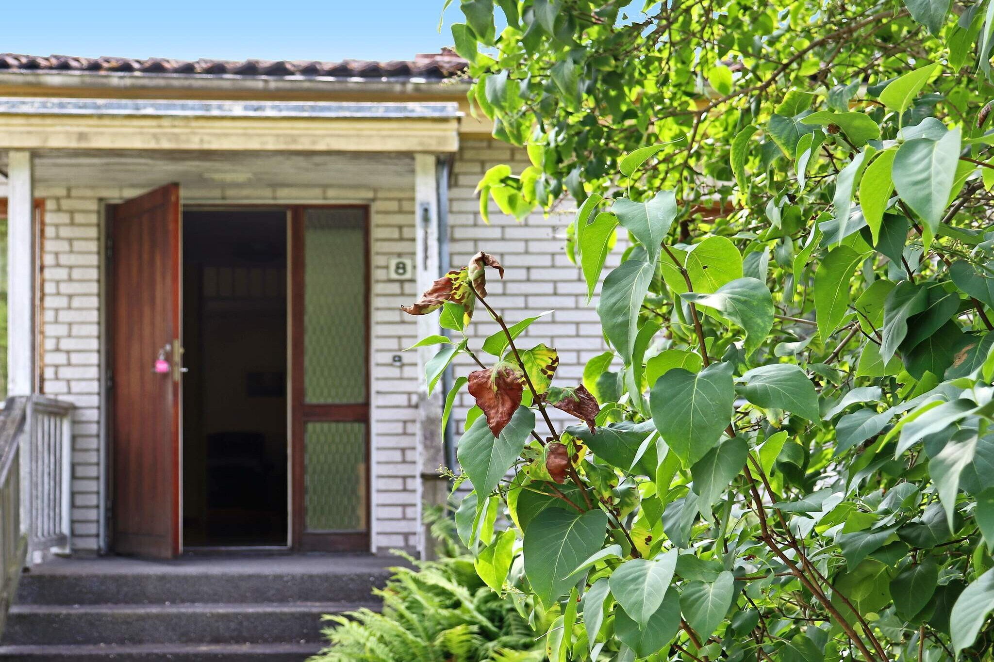 A well-planned and pleasant home with a great location right next to the beautiful lake Unnen. From your spacious balcony you have a view of the lake's sparkling water. Here you can take a morning dip and here there is a rowing boat at your disposal. Here you have a perfect starting point for excursions to all the fantastic destinations in the area. From the entrance you have a spacious hall. The bathroom has a bathtub with a shower. There is one bedroom with a double bed, one with two single beds and one with a family bed. The kitchen is well equipped and has a small dining area. The large living room has a dining table and comfortable seating. Here there is a modern TV and a warming wood stove. In the house's basement is the laundry room. From the living room there is access to a spacious covered terrace. Here there is lounge furniture, a dining table and a grill. Here you spend both early mornings and lovely barbecue evenings. Down at the lake's edge, your rowing boat is waiting. At the house there is a canoe to use. A limited number of life jackets are available. It is the adults' responsibility to adapt life jackets for the children. Lake Unnen has good fishing. There is good access to large pike and zander. Fishing license required. The community has everything you need for your stay. A short walk along the path by the lake takes you to the public bathing area, which has both a jetty and toilets. A short walk south is the historic Alebo guest house, with restaurant. Pay a visit to the nearby Bäckahästens stone oven bakery (open in summer). A short drive away is Lake Bolmen. Here you can find everything for those interested in fishing. Bolmen is rich in different fish species, there is the possibility to rent a boat and to book trolling fishing. There is also a very nice fish restaurant and farm shop here. Do you like peace and quiet? Do you like the company of the whistling of the wind and the rays of the sun through the greenery of the forest? Grass underfoot and a path to walk on? There are several nature reserves in the area, i.a. Årshultsmyren, a nature reserve near Lidhult. There are several golf courses in the area, the closest is Rydö golf club, approx. 16 km away.