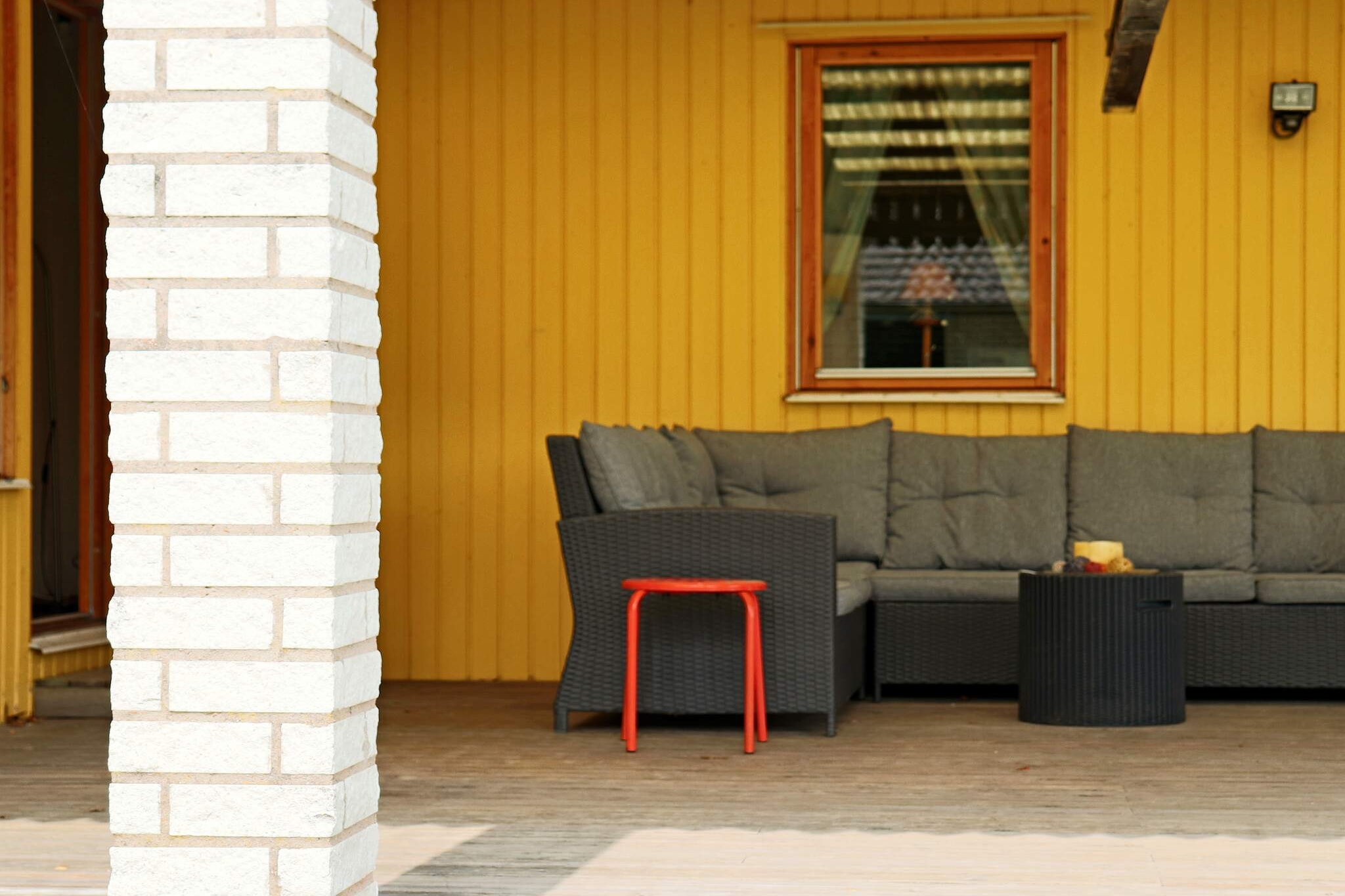 Internet Access DSL, Kitchen(cooker(electric), coffee machine, microwave, dishwasher, fridge-freezer), Living/bed room(chromecast), bedroom(double bed), bedroom(2x single bed), bedroom(double bed, bunk bed), bathroom(washbasin, shower, toilet), tumble dryer, washing machine, heating(electric), garden, garden furniture, parking