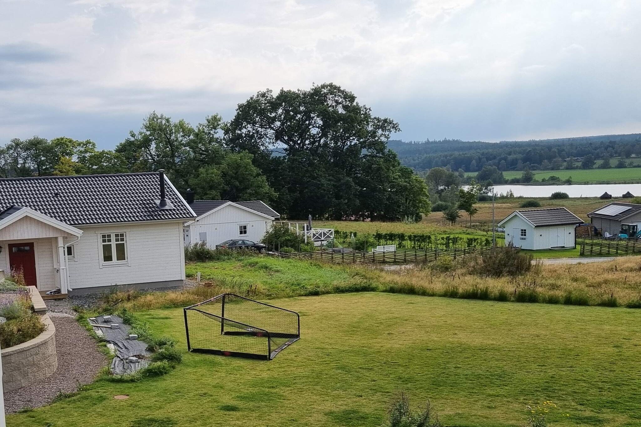 Welcome to Nora in Bergslagen. On the outskirts of Nora lies this newly built house with a view down towards Lake NorasjÃ¶n. If you'd like to hit a bucket of balls at the golf course in the morning before the family wakes up, you're in luckâ€”itâ€™s just an 3-minute walk to Nora Golf Club. The house features a lovely living room with large windows offering a great view. Thereâ€™s also a fireplace to warm up chilly evenings when youâ€™re relaxing after a day out. The living room has a sofa bed that converts into a comfortable bed for two. There is a smart-TV with a chromecast for streaming. The kitchen is tastefully designed and equipped with everything needed in a modern kitchen, and the dining area is part of the living room. The house has two bedroomsâ€”one with a double bed and the other, a smaller bedroom, with a bunk bed that has a wider lower bunk. Thereâ€™s a fresh bathroom, which also includes a washing machine. Down by Lake NorasjÃ¶n, there are shared docks that guests of the house are welcome to use. Be sure to visit Nora, a major tourist attraction with its beautiful old wooden buildings. Take a stroll along the lakeside promenade, stop for some ice cream, and try the famous Nora Ice Cream. A warm welcome awaits you!