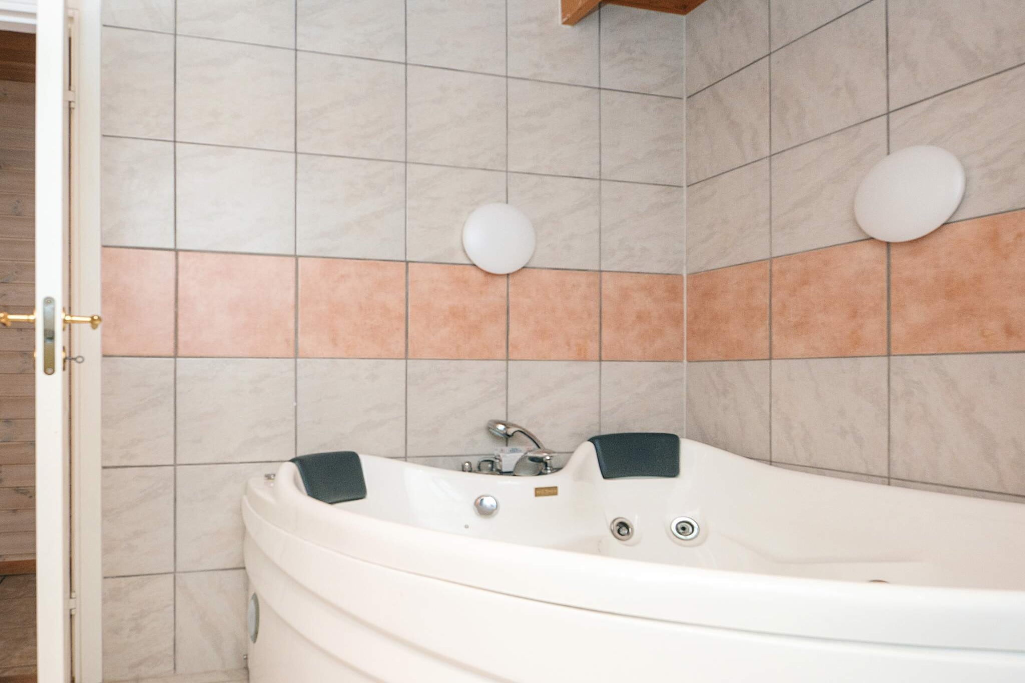 5 Sterne Ferienhaus in Oksbøl - Wellnessbereich