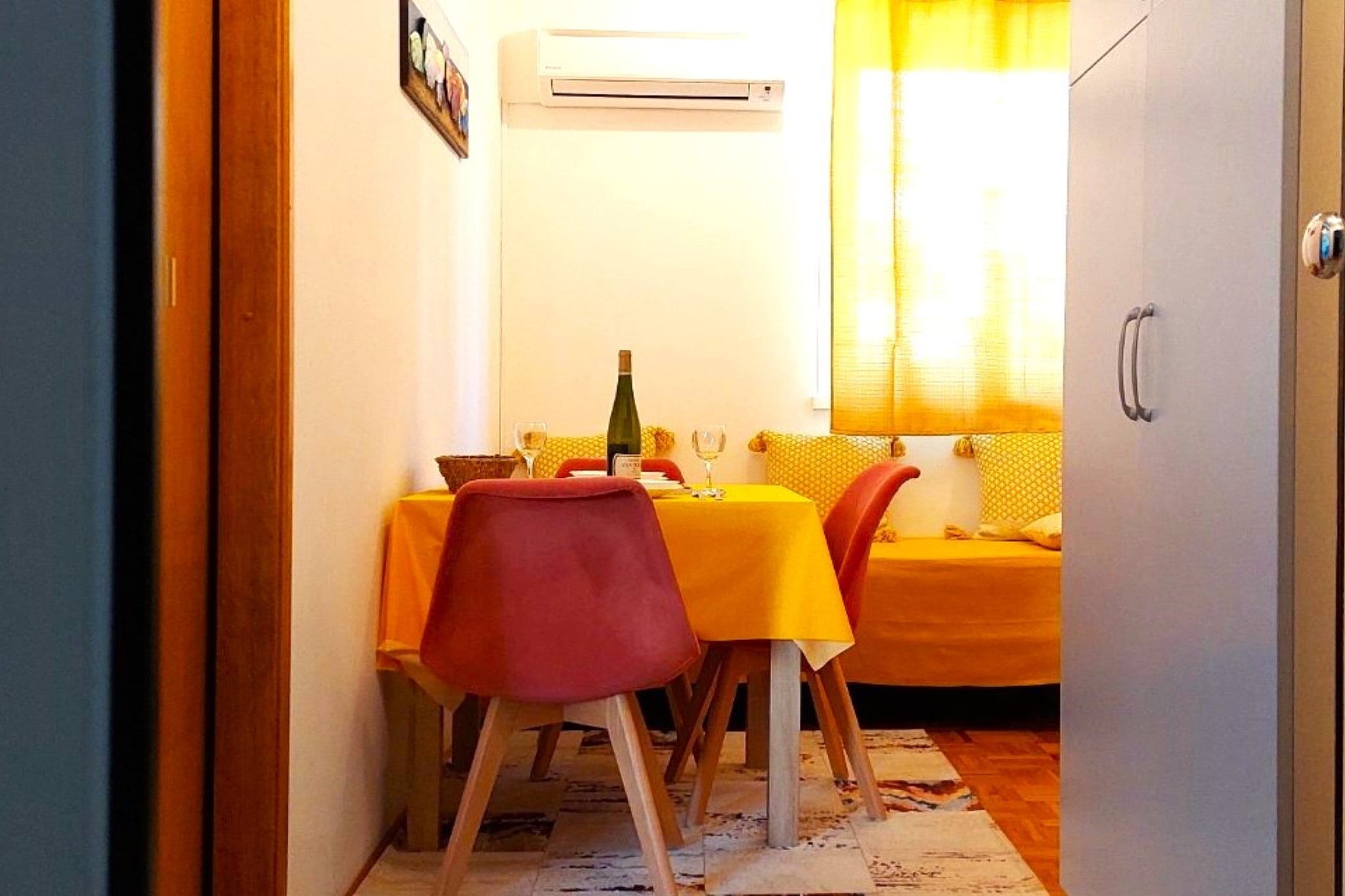 Charming Crikvenica Beachfront Apartment - One Bedroom Apartment-Esszimmer