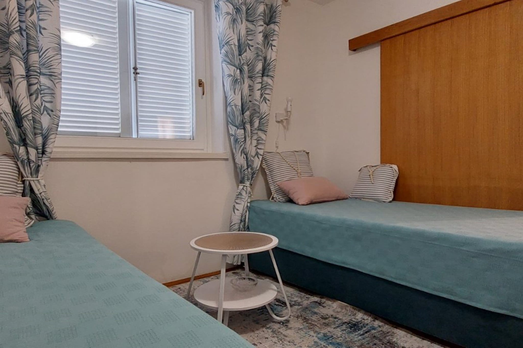 Charming Crikvenica Beachfront Apartment - One Bedroom Apartment-Schlafzimmer