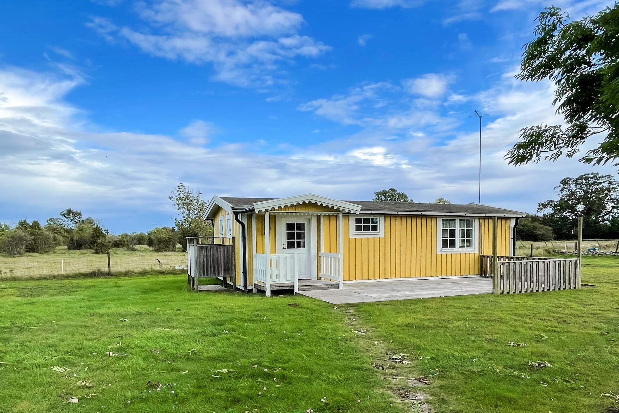 Lovely house with scenic surroundings in MellbÃ¶da where you are close to BÃ¶da's wide beaches. The house has a secluded rural location with beautiful natural views. There is another house on the plot which is also rented out via Stugsommar/Dancenter (house: 50500). This makes the accommodation perfect for two families who want to celebrate holidays together. The house is not rented out to young people. Charging of electric cars is not permitted You have only 1.8 km to BÃ¶da harbor where you have a fish shop, smokehouse and restaurant. There is also a swimming beach here. If you continue a little further, you have BÃ¶da's extensive white sandy beaches where you can enjoy wonderful summer days on one of Ã–land's most beautiful beaches. You have a nice terrace with outdoor furniture where you can socialize and enjoy the holiday. The house is fresh and well-furnished. You have an open living area with kitchen, dining area and a living area with a sofa that can be made into a double bed (approx. 140 cm). Then on the way to the bathroom there is another walk-through room with a bunk bed (80 cm x 2). There is so much to see and experience on Ã–land. You will find your own &quot;gold nuggets&quot;, but to name a few suggestions, you have nice Byrum with its wonderful beach and its nice raukars. In Byxelkrok you can enjoy strolling around down by the boathouses in the harbor where there are plenty of restaurants and shops. There are also beautiful pebble beaches here. In LÃ¶ttorp there is also a large selection of shopping and restaurants. The lamb and the pig is a popular restaurant that many people visit at some point on their vacation. In Naturum Trollskogen you can walk through an old pine forest that brings to mind the world of fairy tales. Welcome