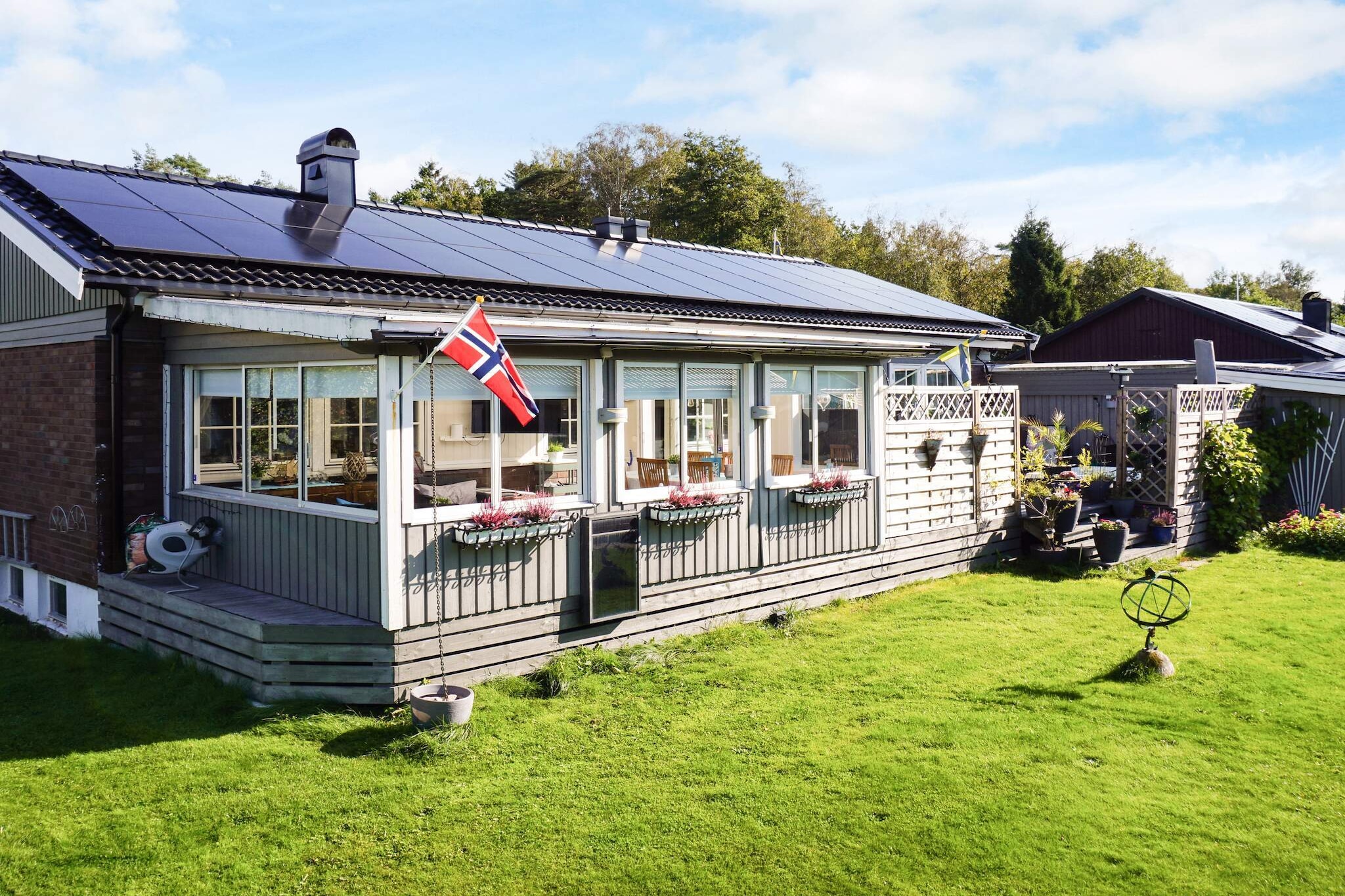 Internet Access DSL, Kitchen(cooker(electric), coffee machine, microwave, dishwasher, fridge-freezer, high chair), Living/bed room(fireplace, game computer), bedroom(double bed), bedroom(double bed), bedroom(double bed), bedroom(single bed), bathroom(floor heating)(washbasin, shower, toilet), bathroom(floor heating)(bath tub, washbasin, toilet), conservatory, outdoor shower(outside), tumble dryer, Bubble bath(outside, 6 persons), sauna(indoor, 4 persons), washing machine, garden, garden furniture, parking, geothermal energy, geothermal energy, solar energy