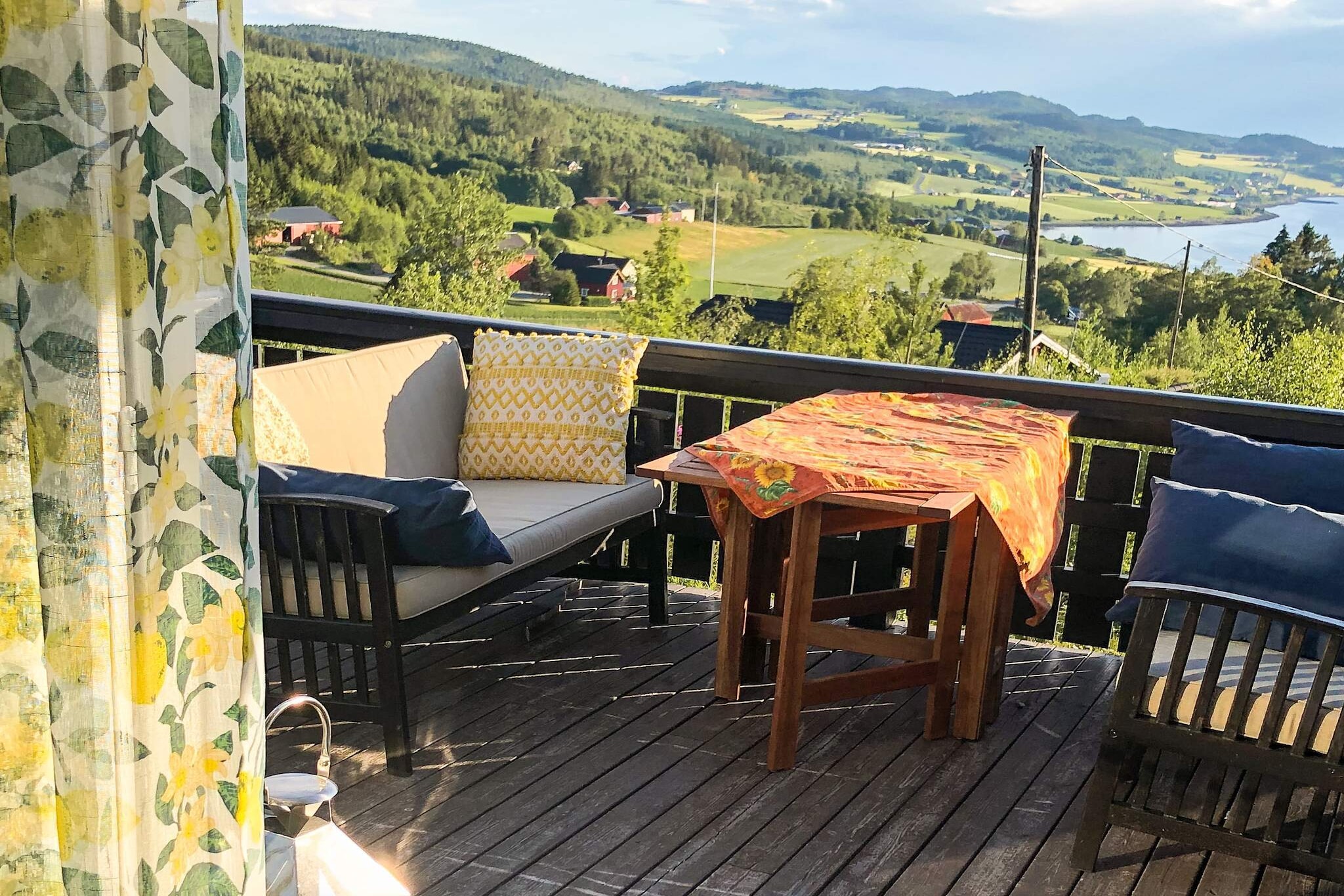 Annex(10 m2): (double bed)\n\nInternet Access DSL, Kitchen(20 m2)(cooker(electric), hood, coffee machine(filter), waffle iron, microwave, fridge, freezer(100-139L), washing machine), Living/bed room(20 m2)(TV, DVD player, radio, chromecast), bedroom(double bed), bedroom(double bed), bedroom(double bed), bathroom(floor heating)(bathtub or shower, washbasin, toilet), heating(electric), terrace(30 m2), terrace(roofed, 10 m2), garden furniture, BBQ, parking