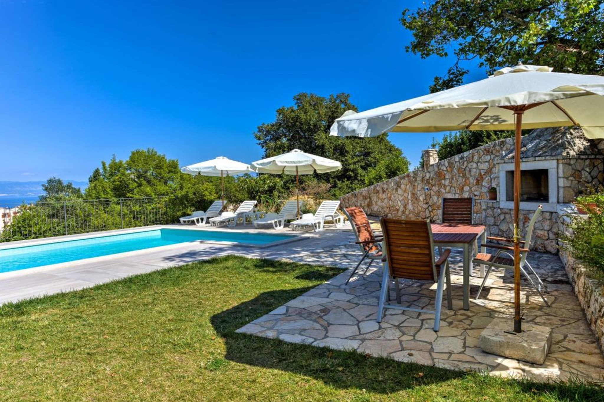 Wonderful Brsec Apartments with Sea View and Shared Pool - Standard One Bedroom Apartment with Balcony and Sea Views 1-Außenbereich