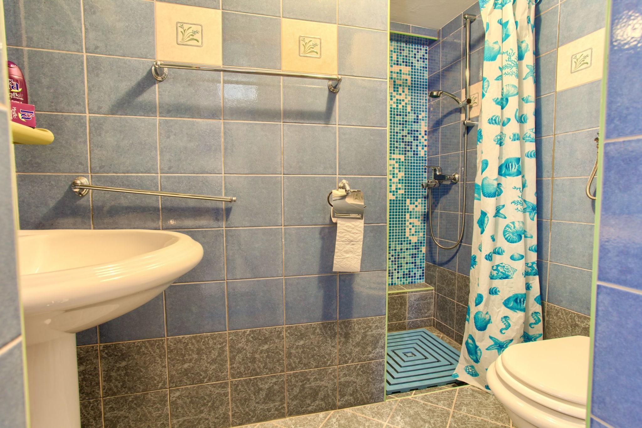 Superb Lovran Apartments with Sea Views -  Studio Apartment with Terrace-Badezimmer