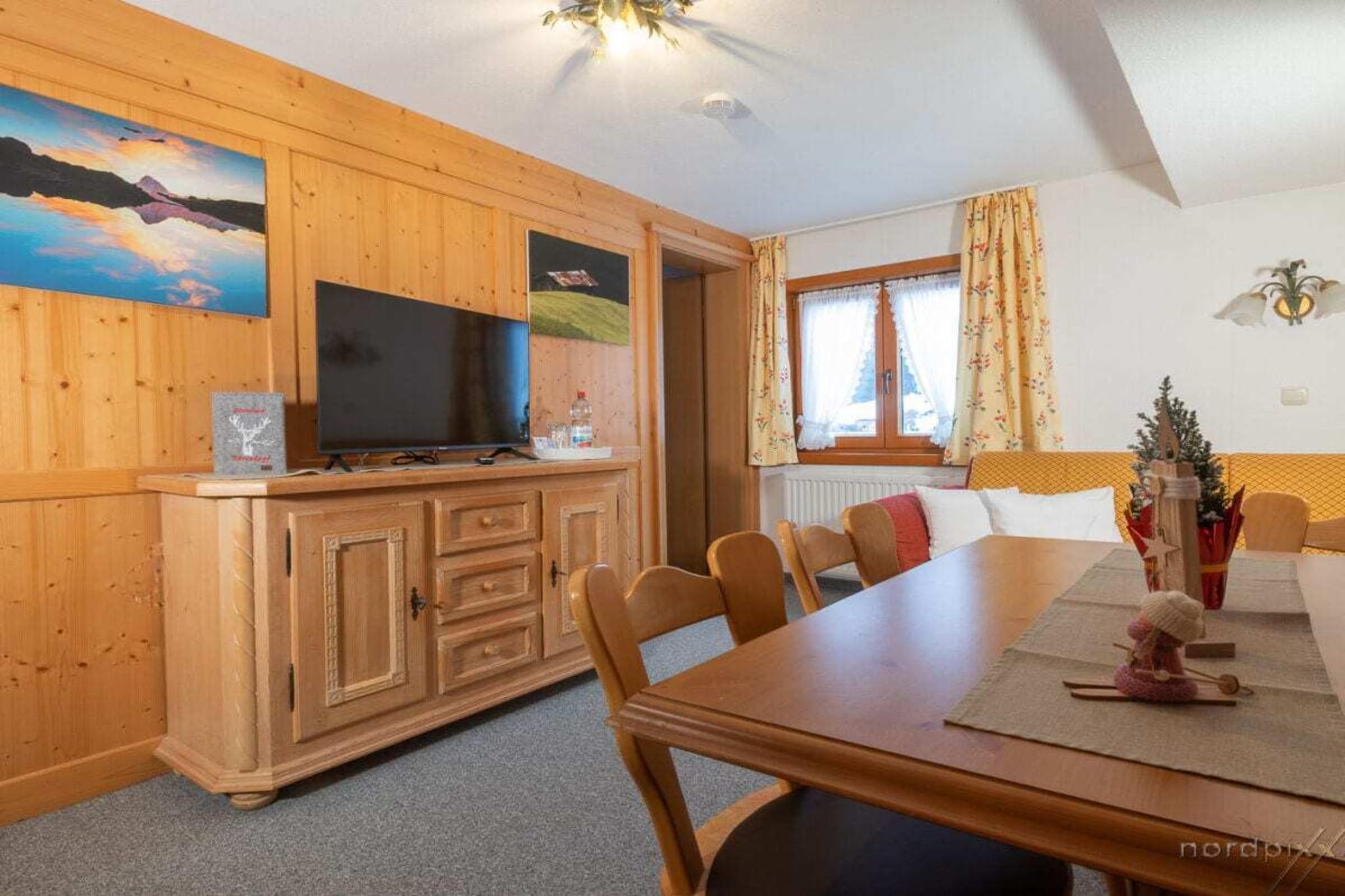 529731-Eetkamer