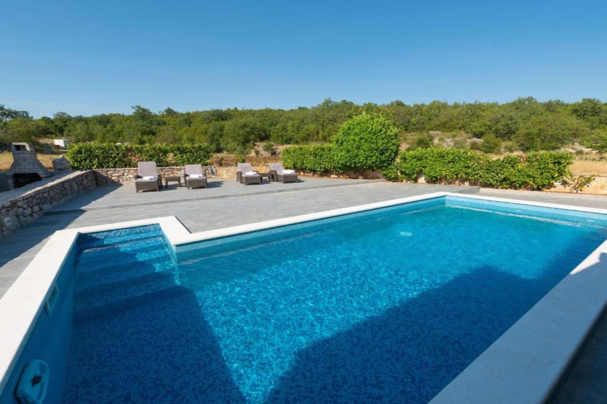 Three Bedroom Villa With  Private Pool-Piscine