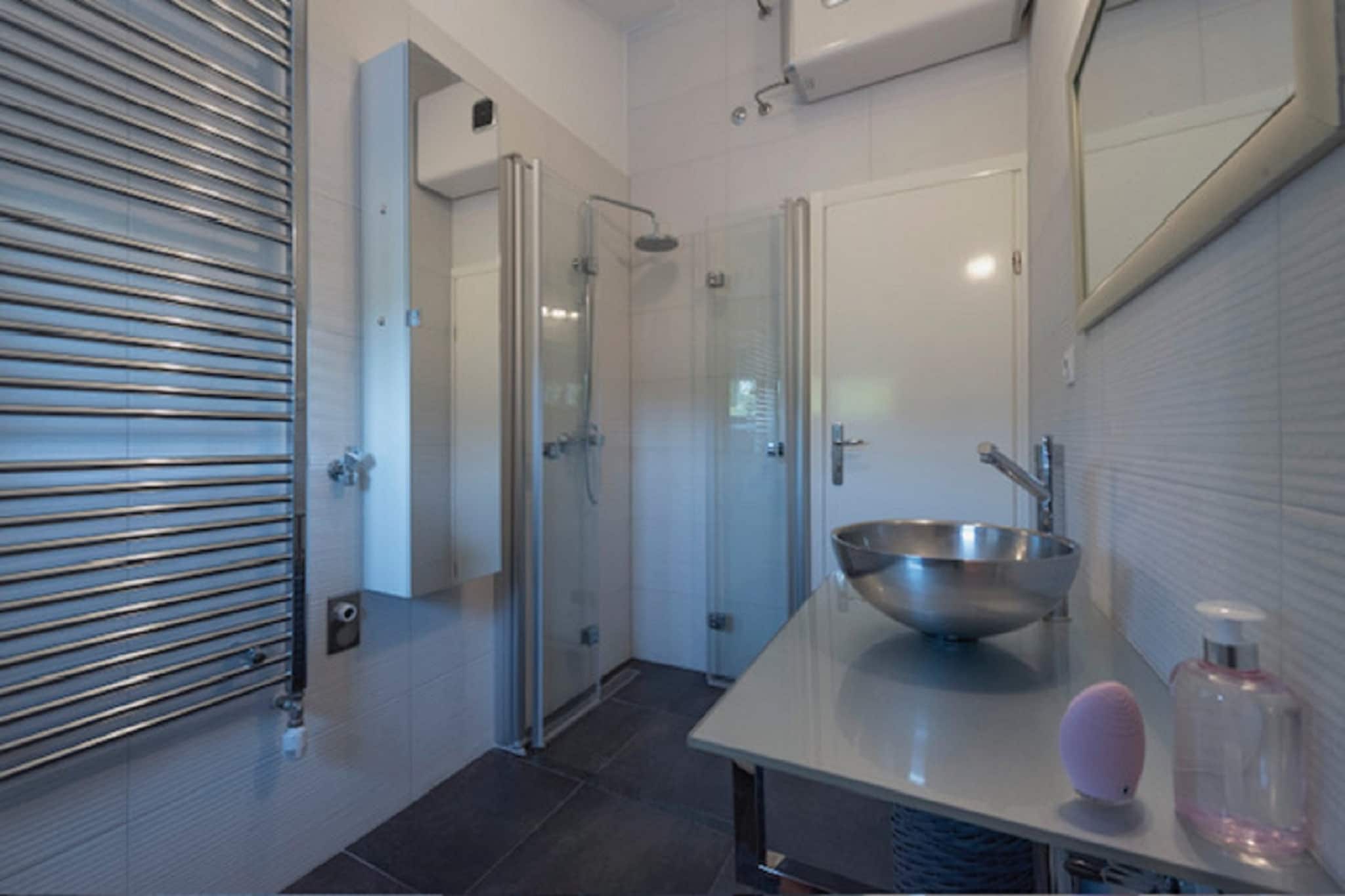 Three Bedroom Villa With  Private Pool-Salle de bain