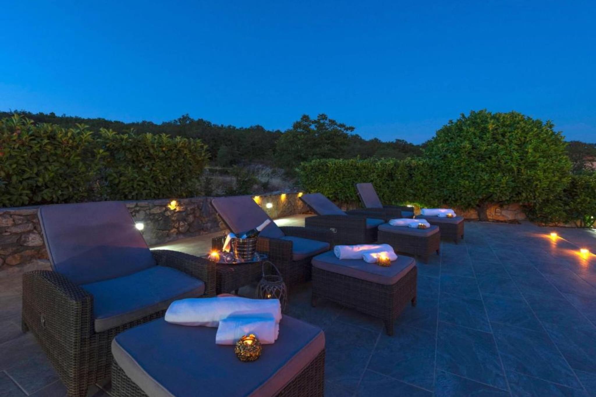Three Bedroom Villa With  Private Pool-Piscine