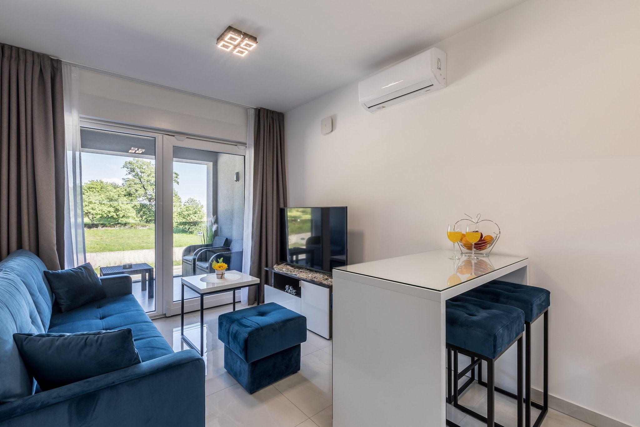 Scenic Kastel Luksic Apartments - One Bedroom Apartment