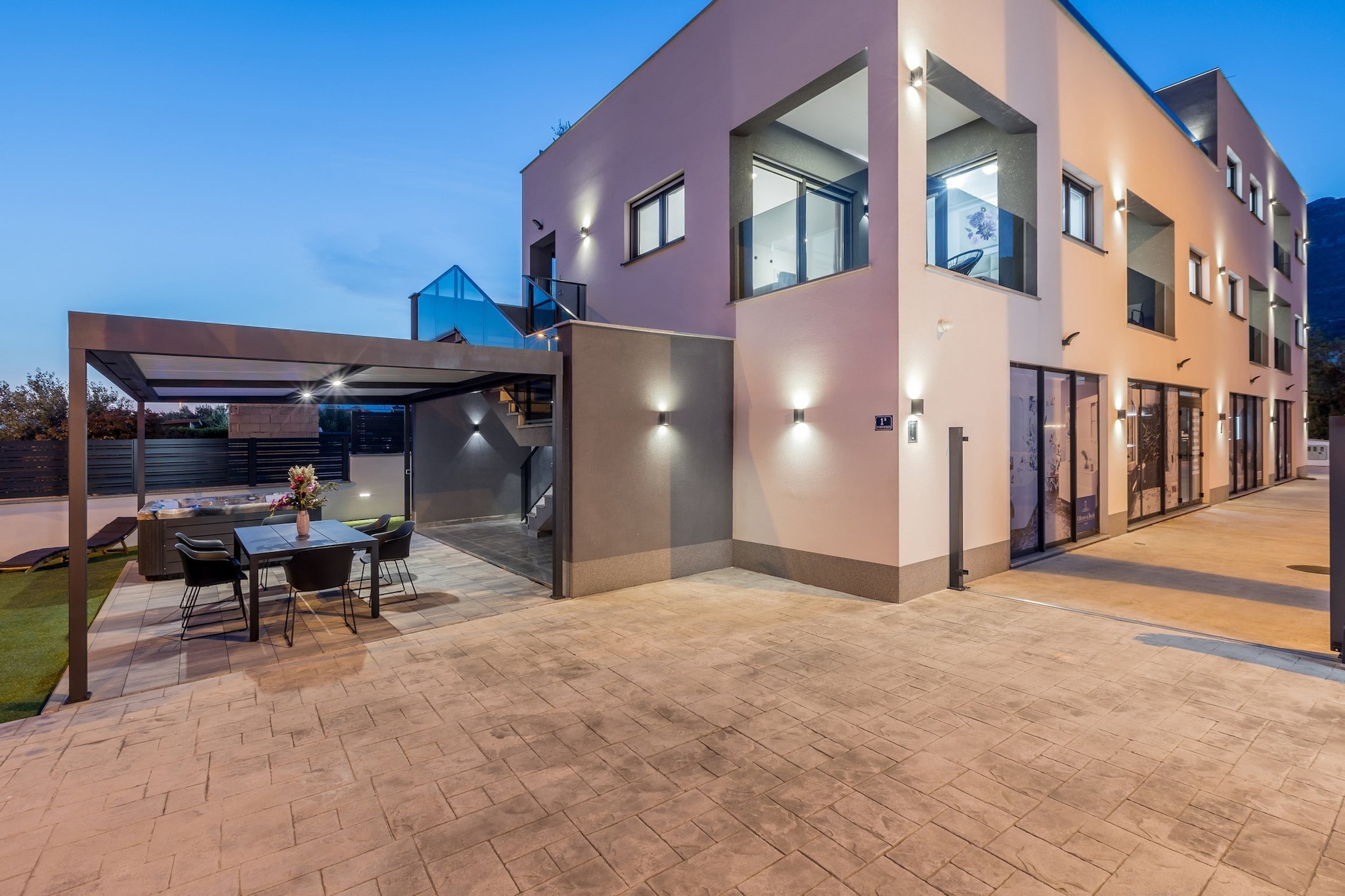 Scenic Kastel Luksic Apartments - Three Bedroom Apartment-Extérieur