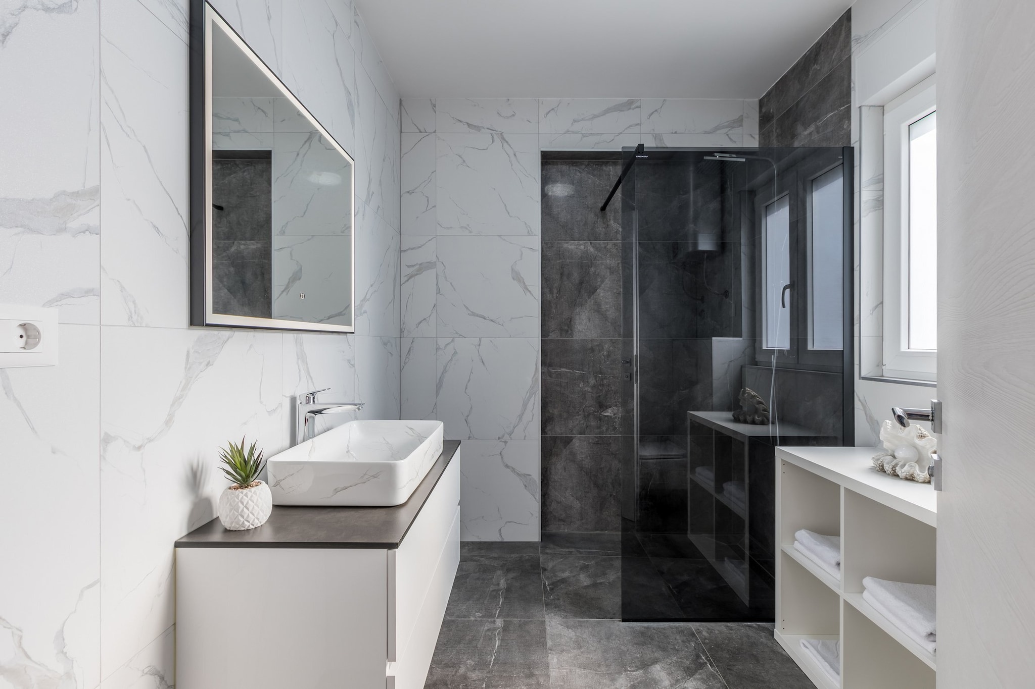 Scenic Kastel Luksic Apartments - Three Bedroom Apartment-Salle de bain