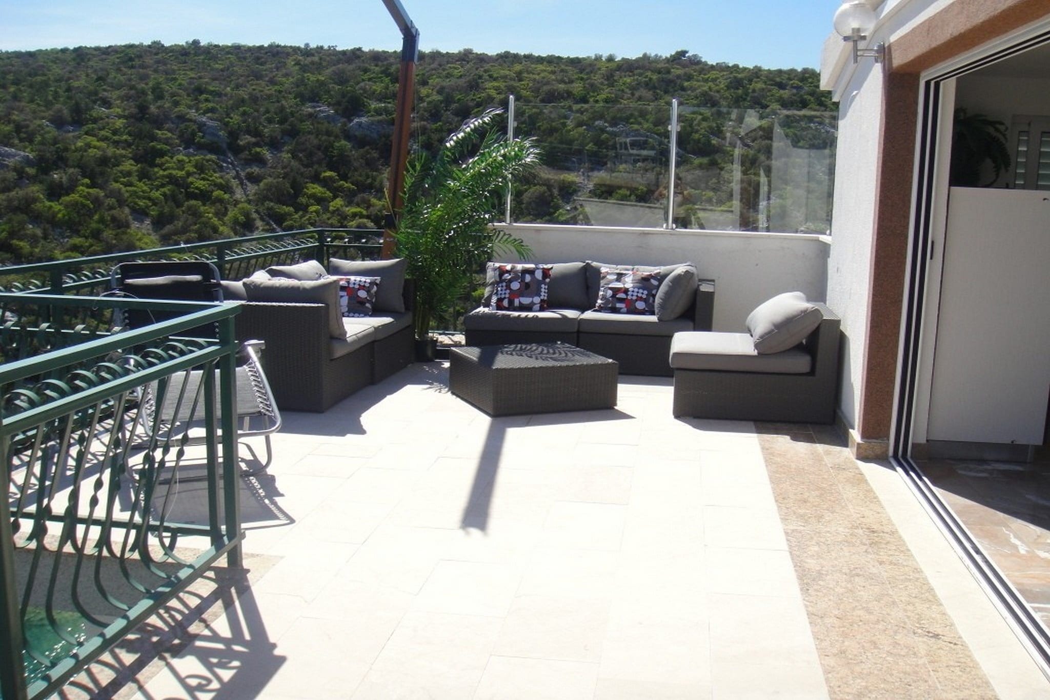 Wonderful Visinisce Apartments with Terrace and Sea Views - Comfort Two Bedroom Apartment (Owner 3)-Terras