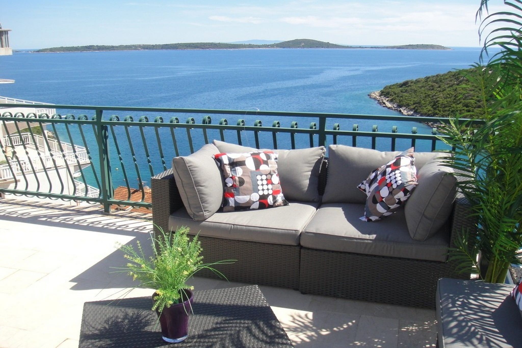 Wonderful Visinisce Apartments with Terrace and Sea Views - Comfort Two Bedroom Apartment (Owner 3)-Terras