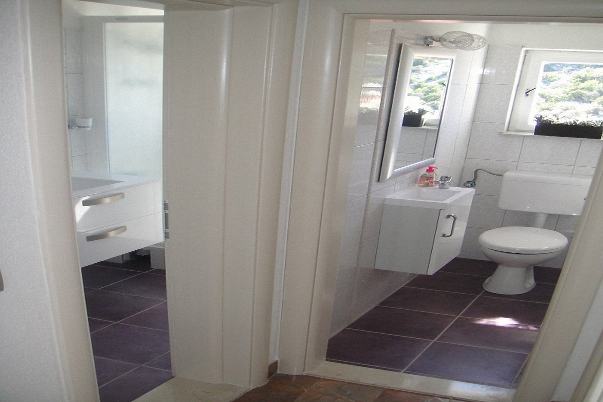 Wonderful Visinisce Apartments with Terrace and Sea Views - Comfort Two Bedroom Apartment (Owner 3)-Badkamer