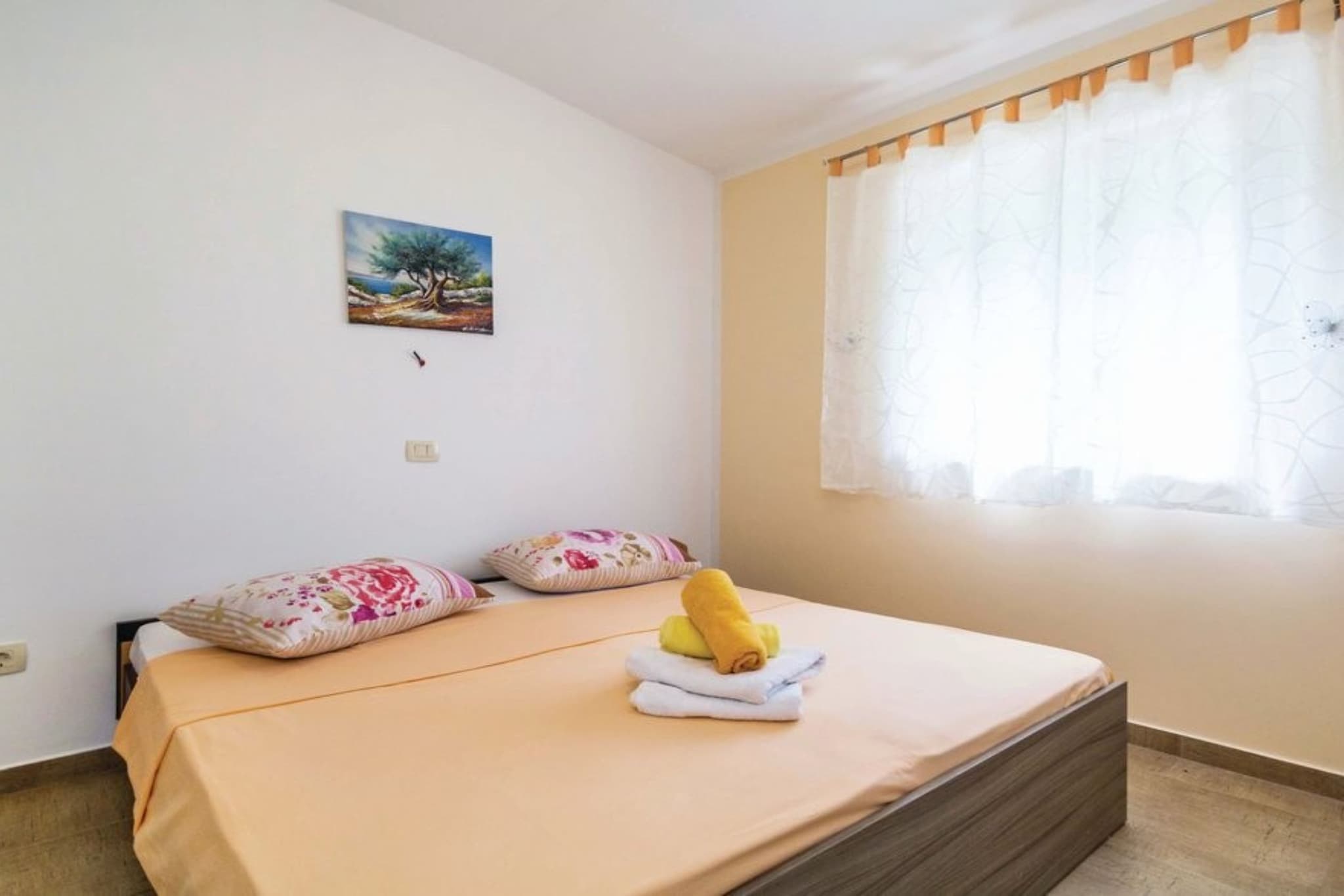 Cozy One Bedroom Apartment with Terrace - One Bedroom Apartment-Schlafzimmer