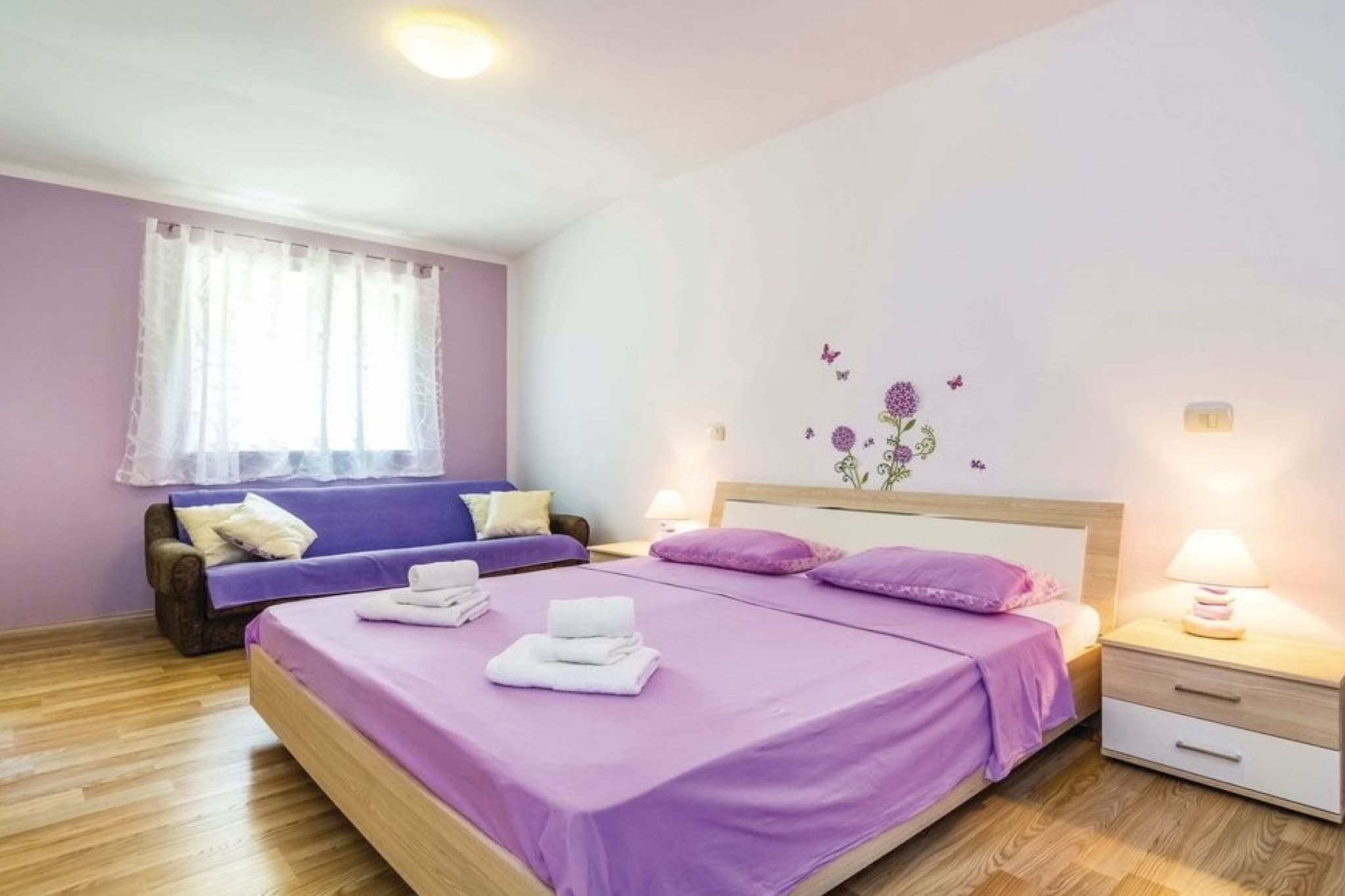 Cozy One Bedroom Apartment with Terrace - One Bedroom Apartment