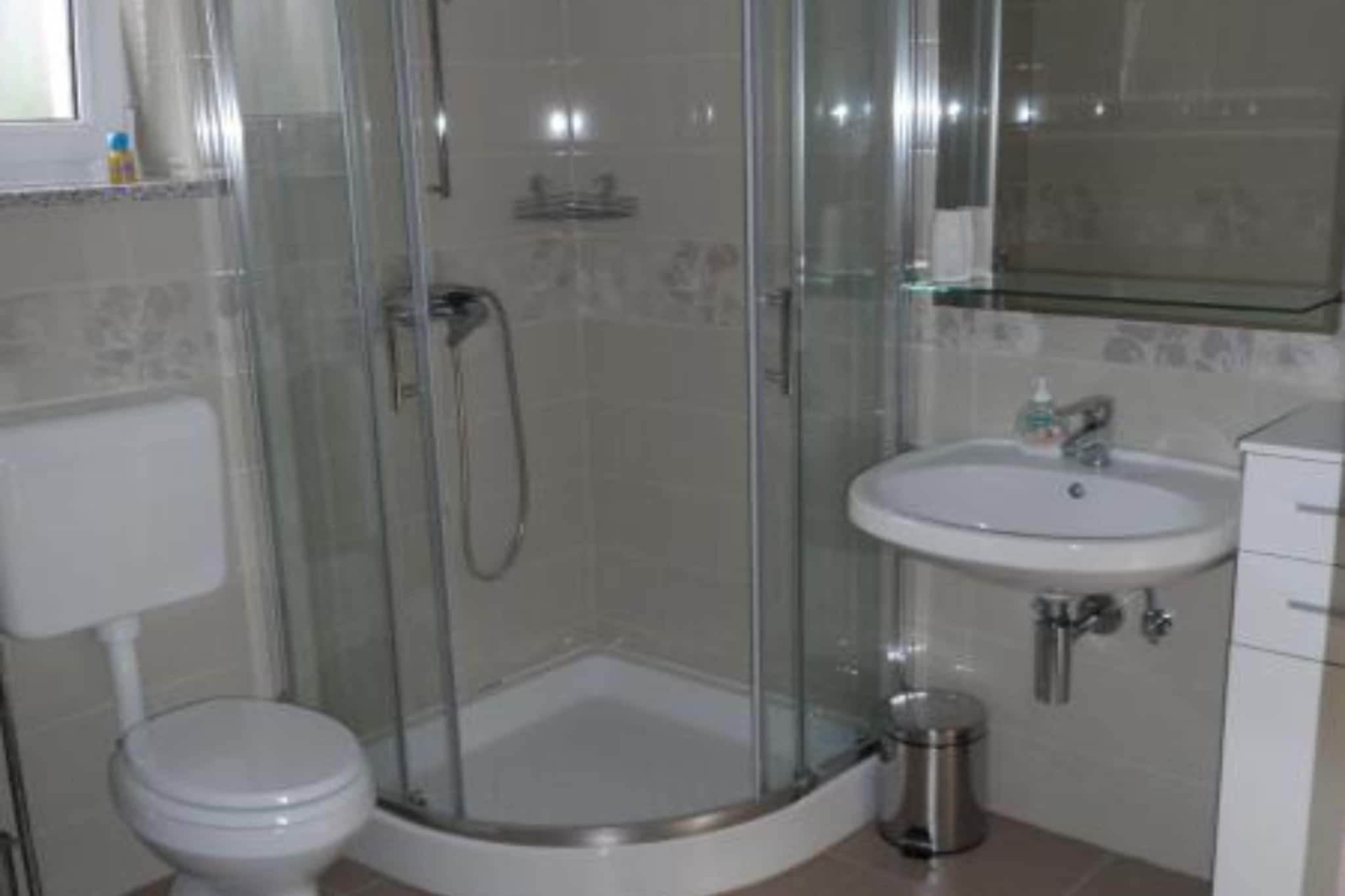 Cozy One Bedroom Apartment with Terrace - One Bedroom Apartment-Badezimmer
