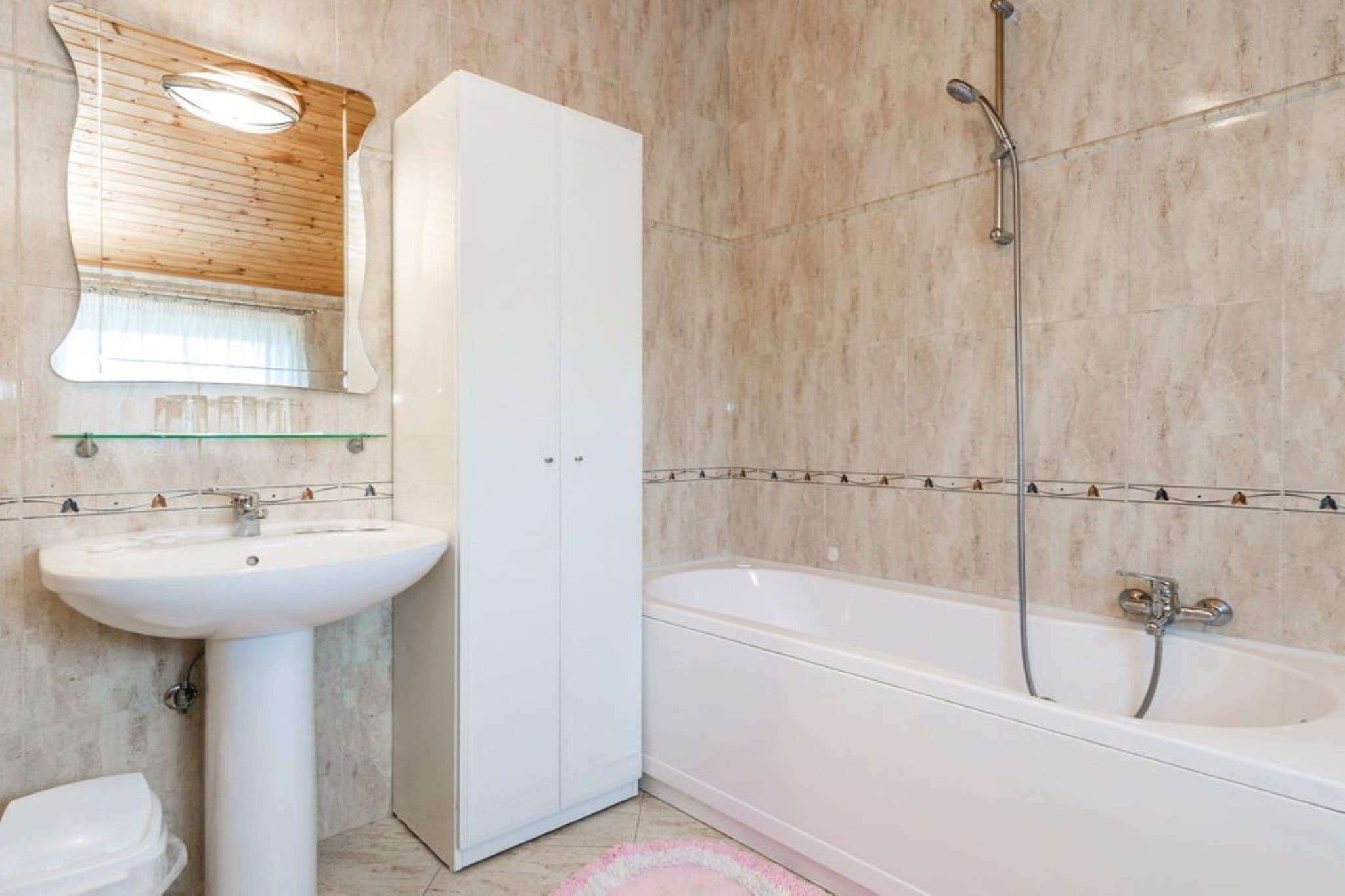 Scenic Seafront Brsec Apartment - Three Bedroom Apartment  with Terrace-Bathroom