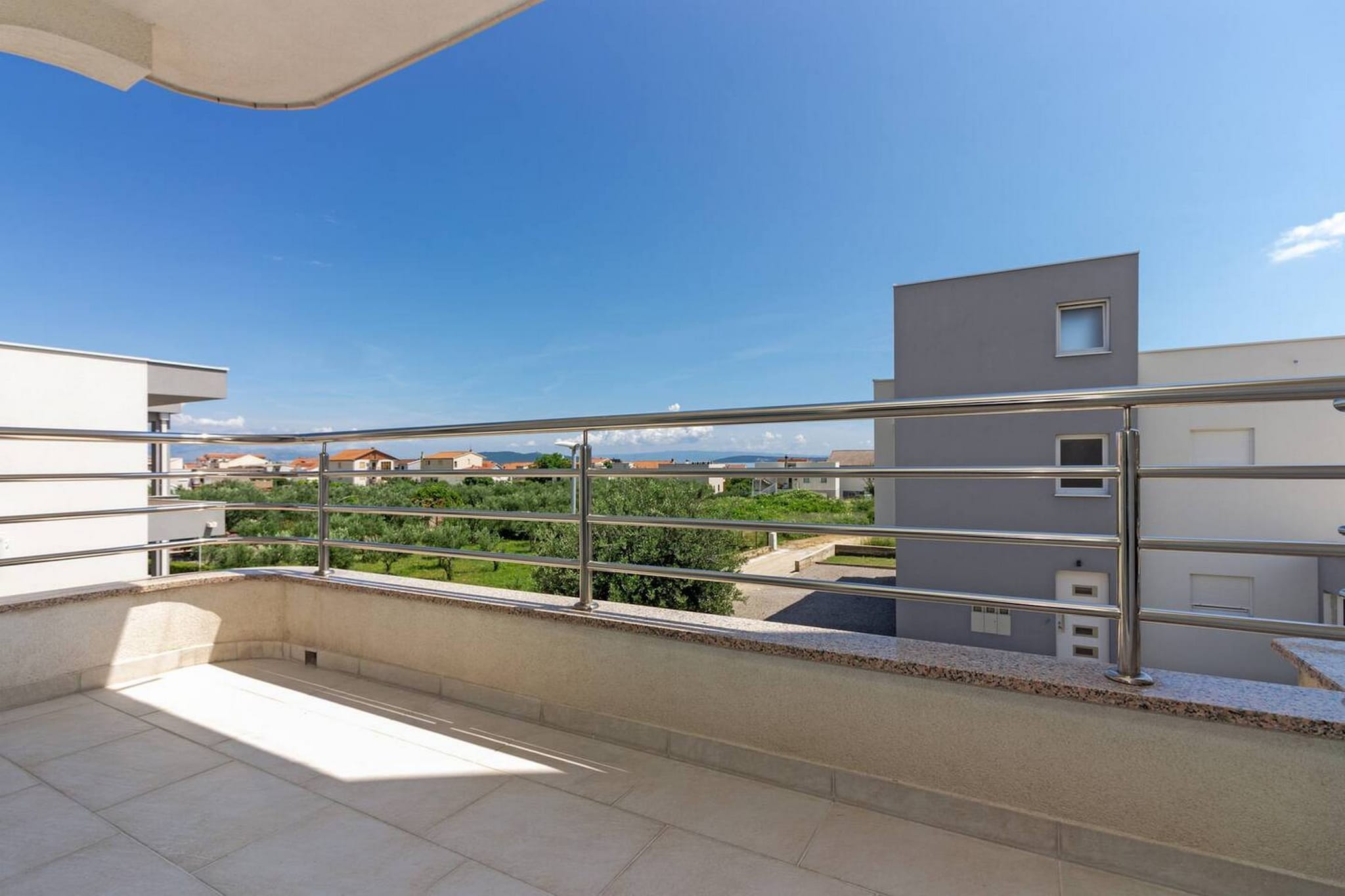 Modern Apartments with Private Balcony - One Bedroom Apartment (Owner S1)-Balcon-terrasse