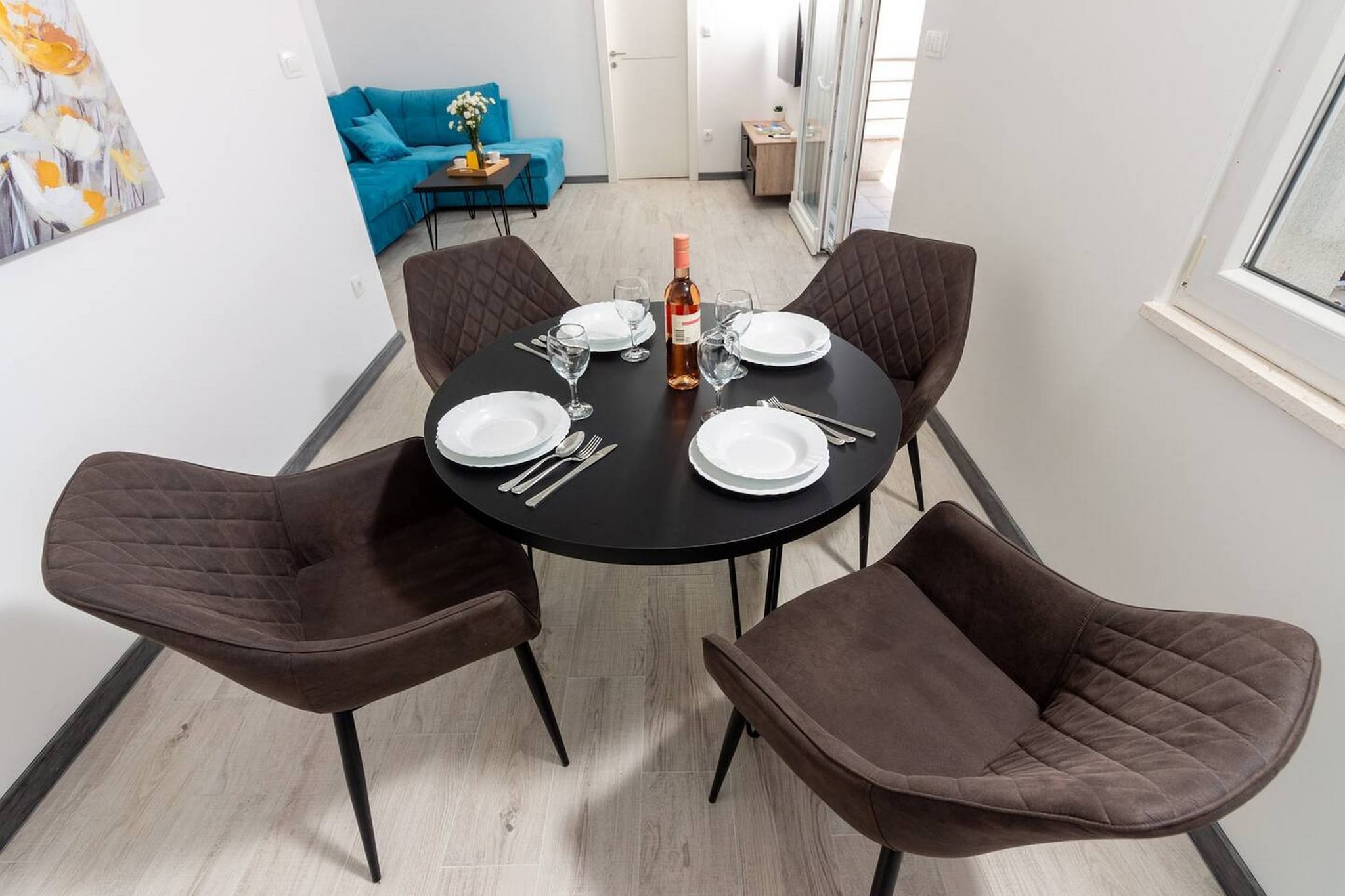 Modern Apartments with Private Balcony - One Bedroom Apartment (Owner S1)-Salle à manger