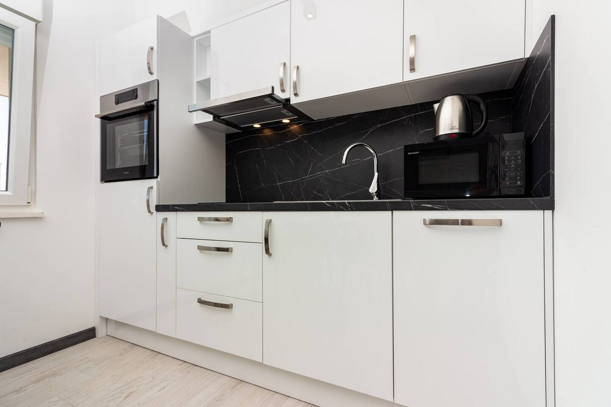 Modern Apartments with Private Balcony - One Bedroom Apartment (Owner S1)-Cuisine