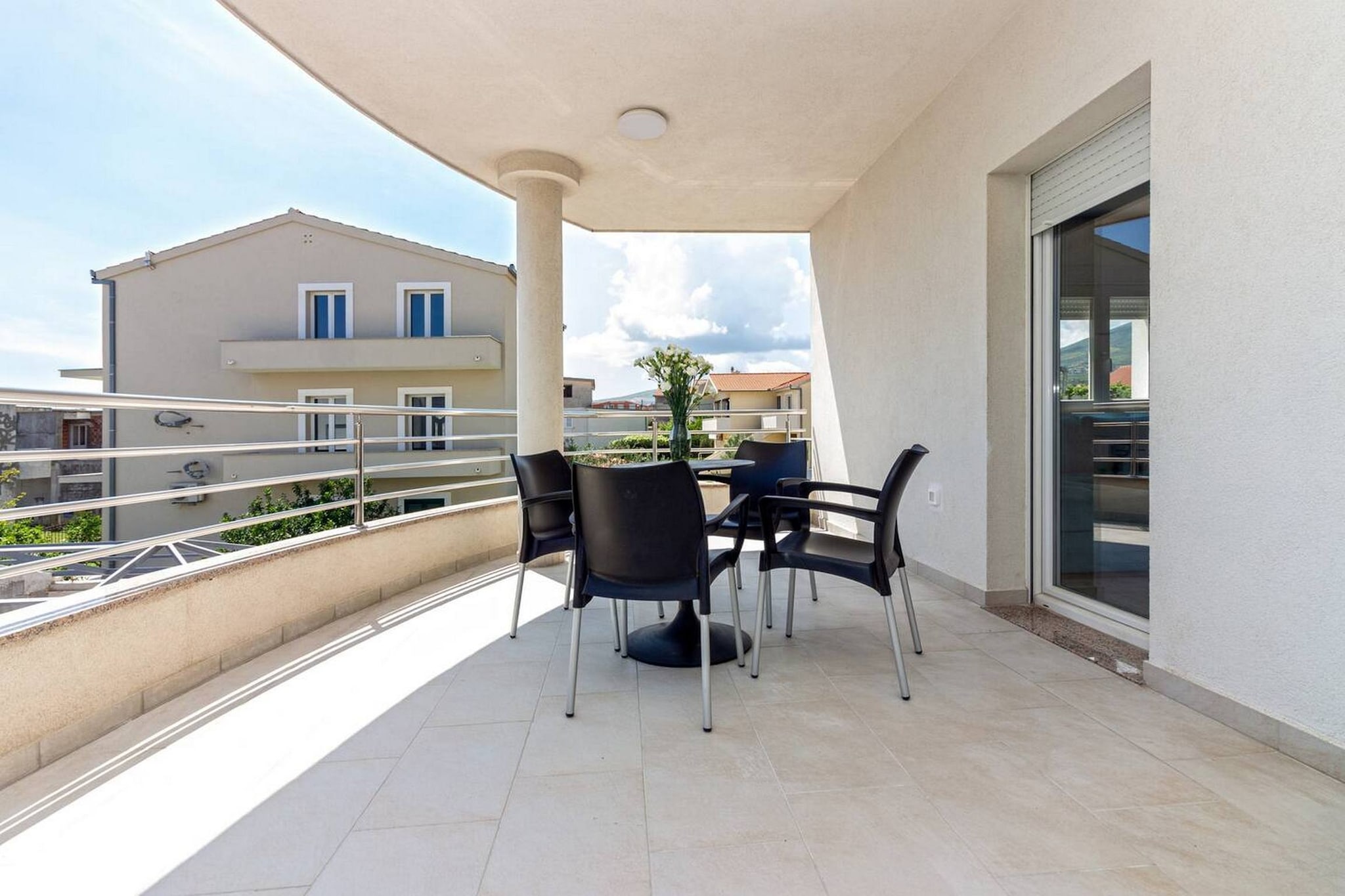 Modern Apartments with Private Balcony - Premium One Bedroom Apartment (Owner S2)-Balcon-terrasse