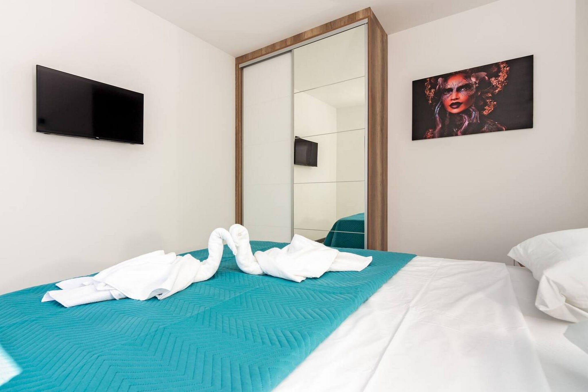 Modern Apartments with Private Balcony - Premium One Bedroom Apartment (Owner S2)-Chambre