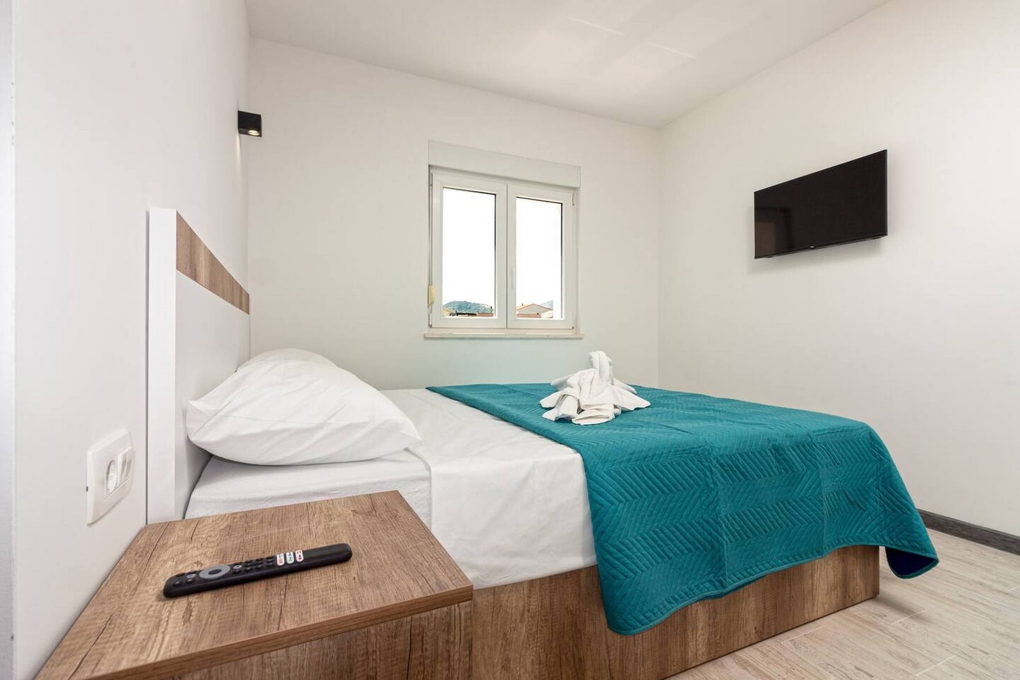 Modern Apartments with Private Balcony - Premium One Bedroom Apartment (Owner S2)-Chambre