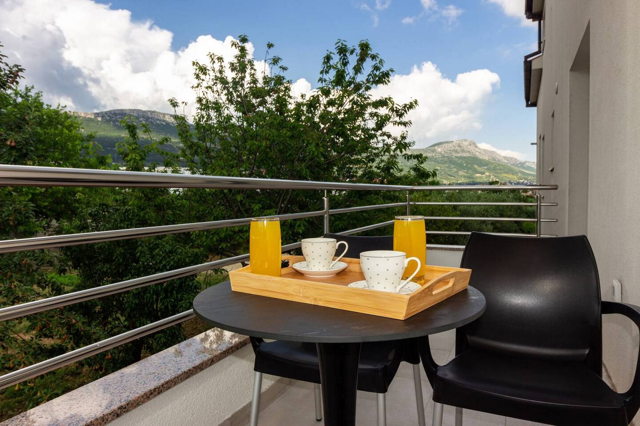 Modern Apartments with Private Balcony - Deluxe One Bedroom Apartment (Owner S3)-Balcon-terrasse