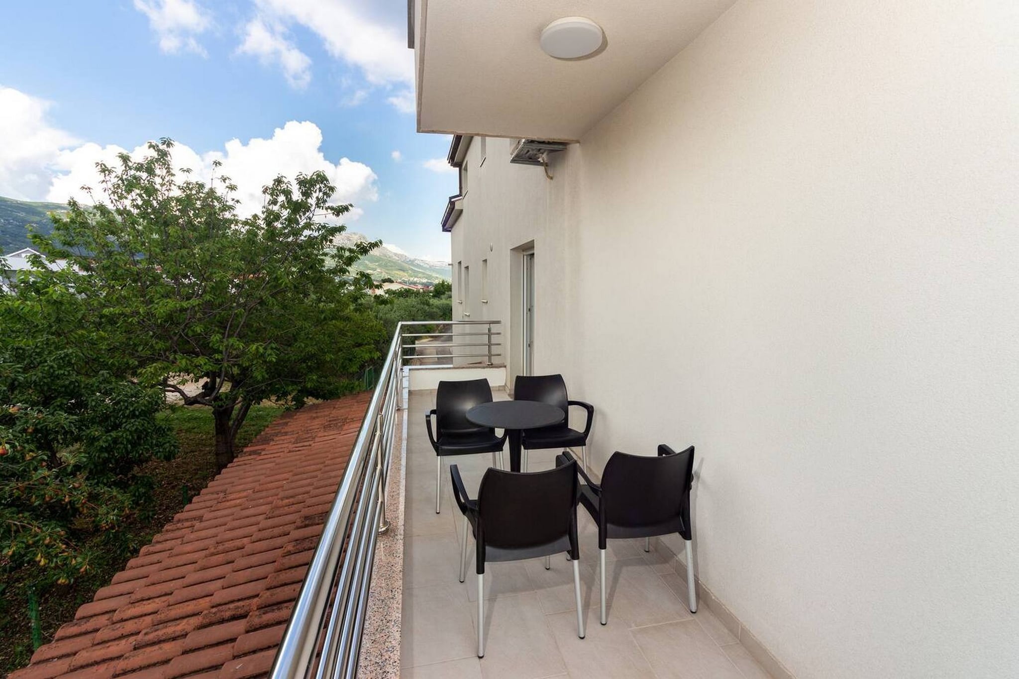 Modern Apartments with Private Balcony - Deluxe One Bedroom Apartment (Owner S3)-Balcon-terrasse