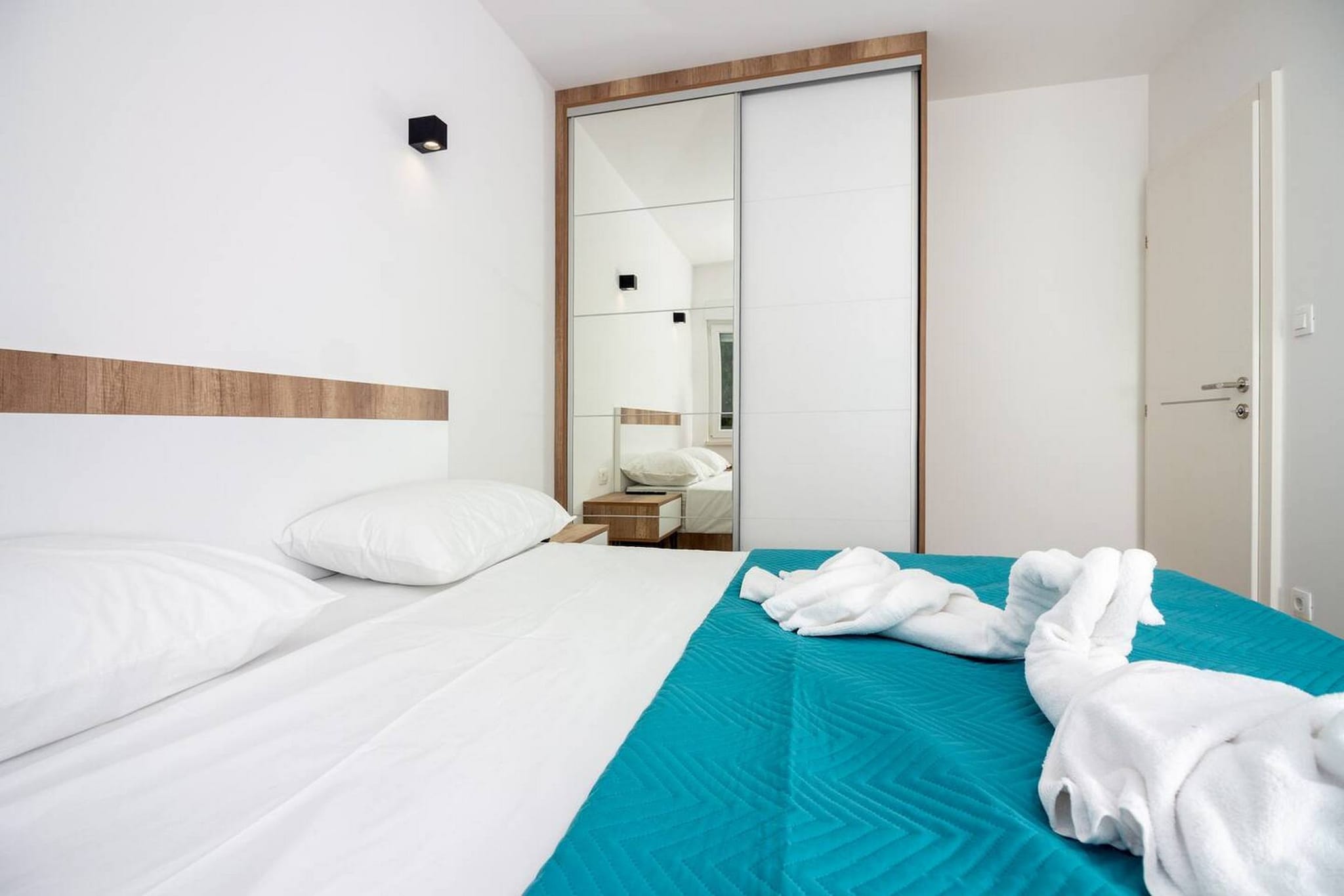 Modern Apartments with Private Balcony - Deluxe One Bedroom Apartment (Owner S3)