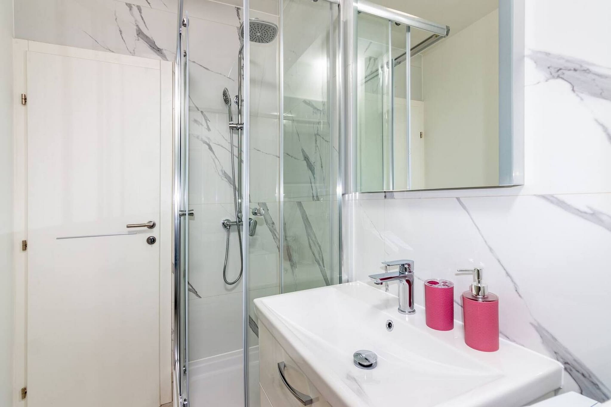 Modern Apartments with Private Balcony - Deluxe One Bedroom Apartment (Owner S3)-Salle de bain