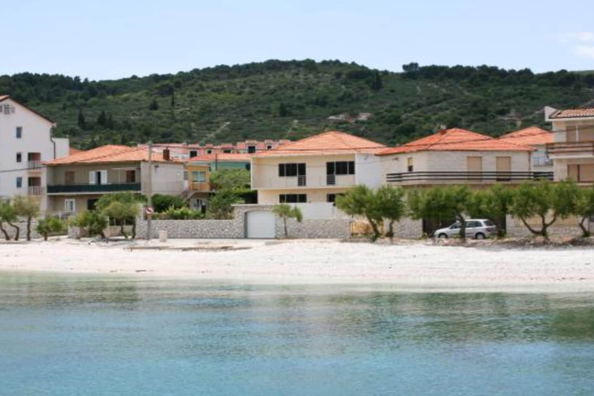 Spacious Beachfront Apartment Ciovo - Four Bedroom Apartment with Sea View-Extérieur