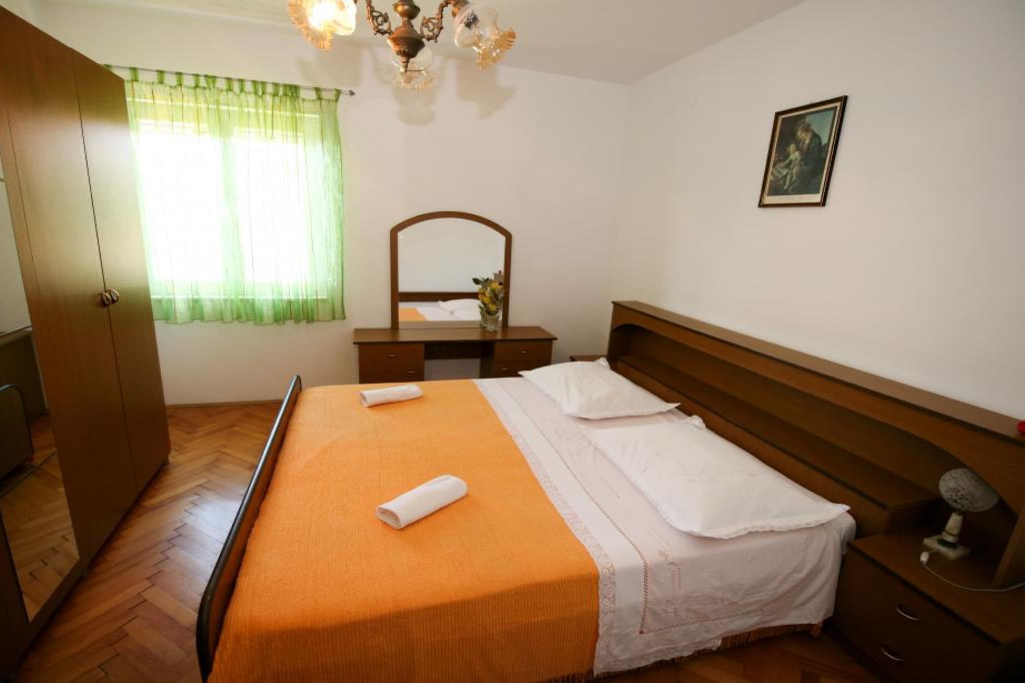 Spacious Beachfront Apartment Ciovo - Four Bedroom Apartment with Sea View-Chambre