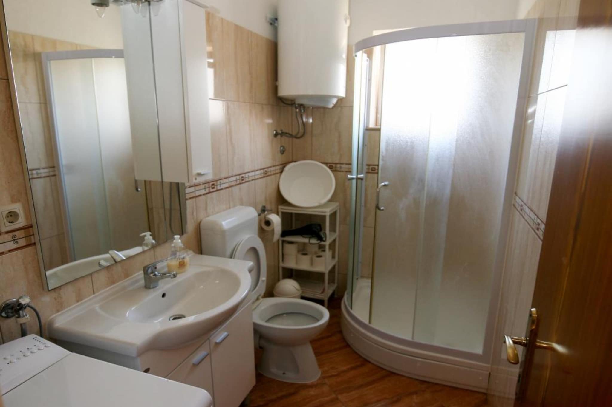 Spacious Beachfront Apartment Ciovo - Four Bedroom Apartment with Sea View-Salle de bain