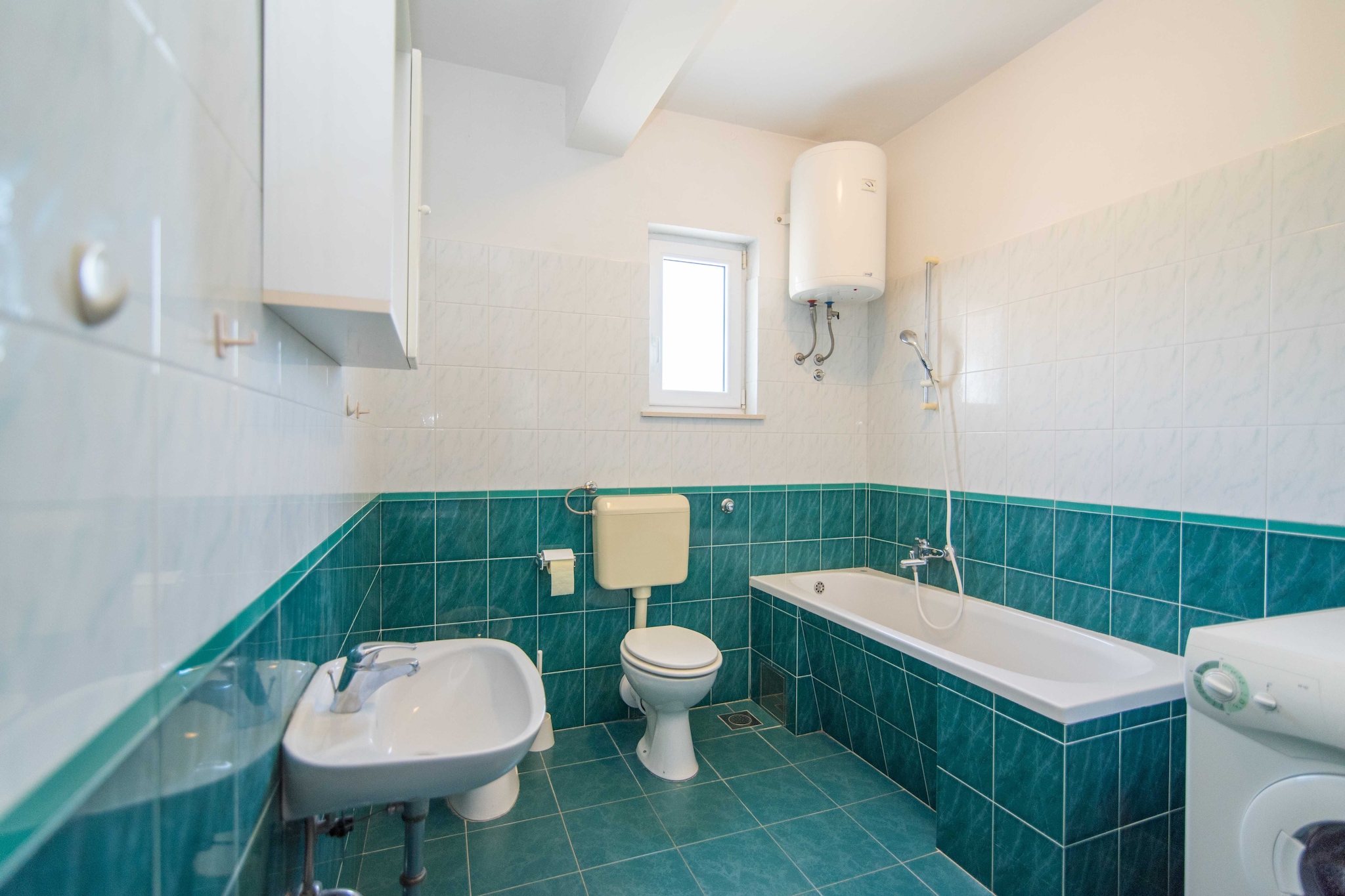 Comfortable Kastel Stafilic Apartment with Balcony - Two Bedroom Apartment with Balcony and Sea View-Salle de bain