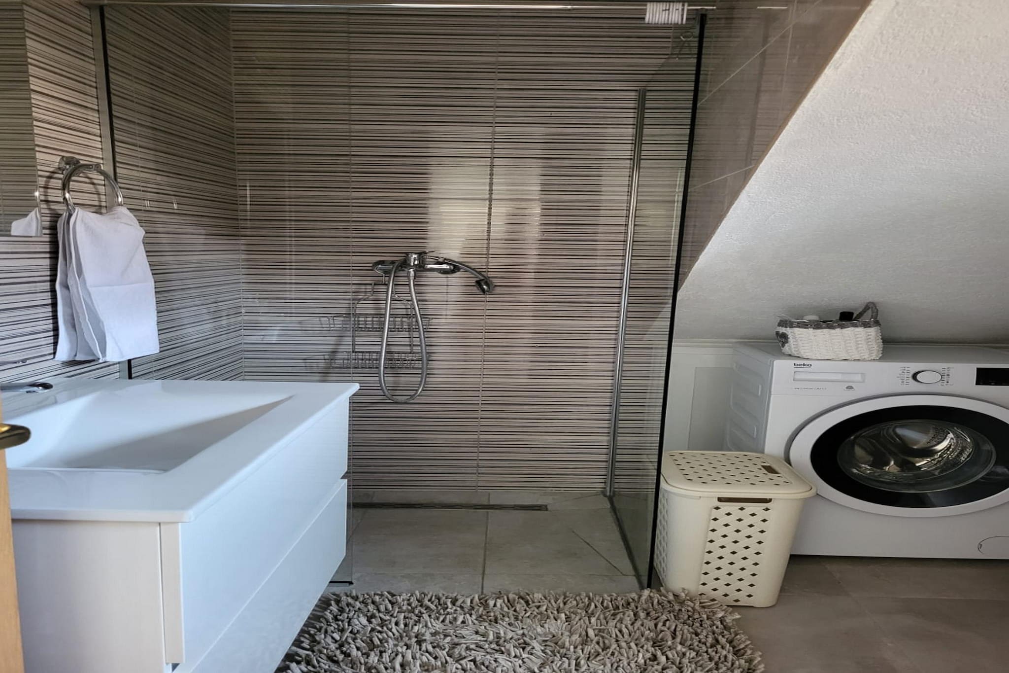 Elegant Trogir Apartment with Garden Terrace - Two Bedroom Apartment-Bathroom