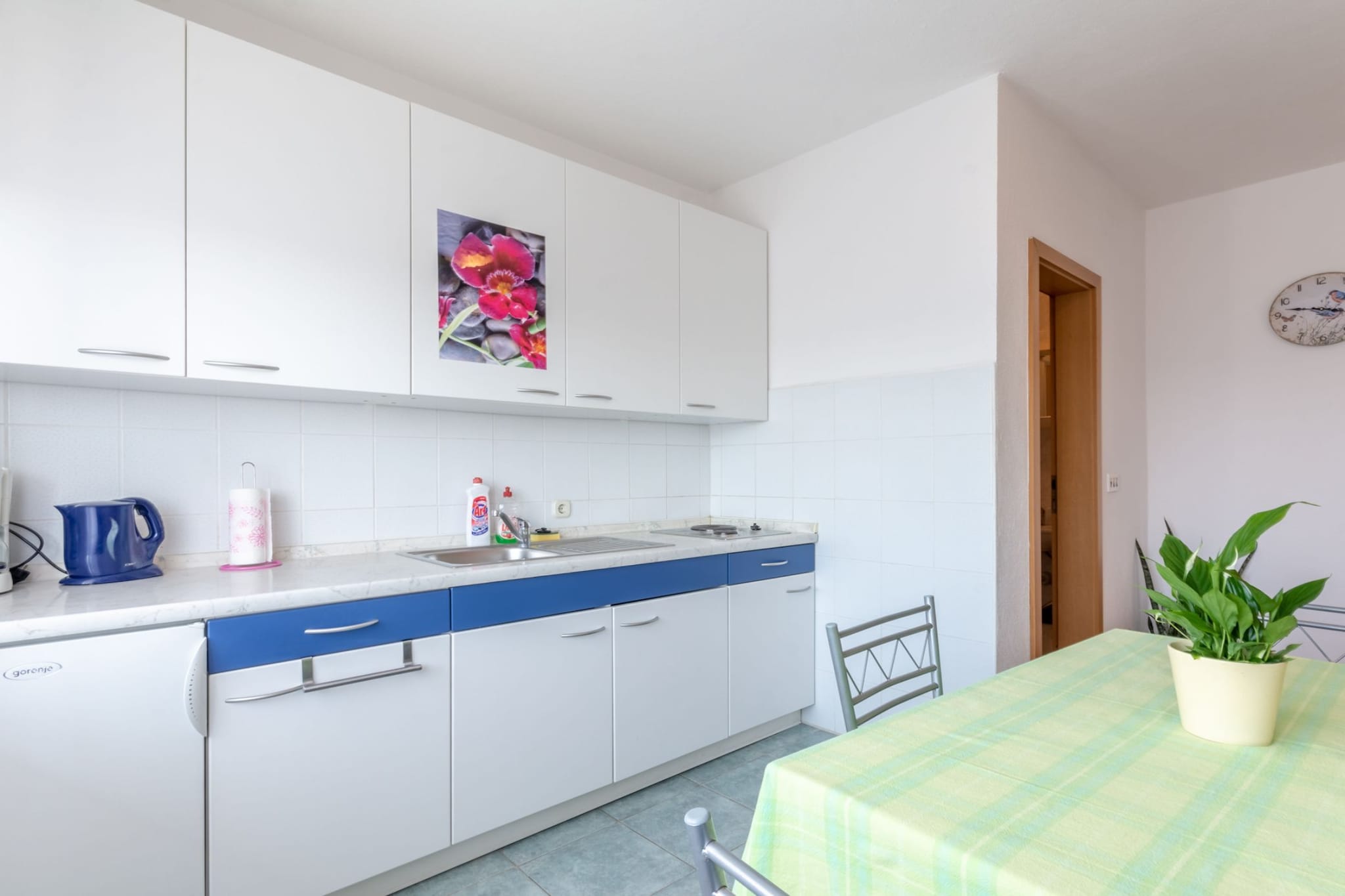 Charming Trogir Apartments with Balcony - Comfort One Bedroom Apartment with Balcony-Kitchen