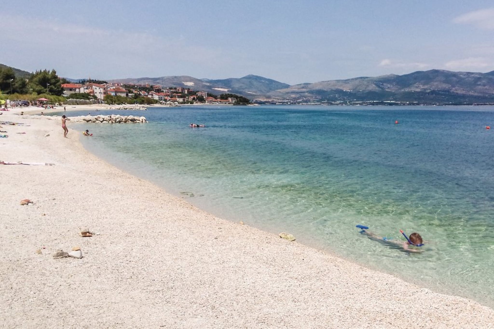 Cozy Beachfront Holiday Home Slatine - Five Bedroom Holiday Home with Terrace and Sea View-Extérieur
